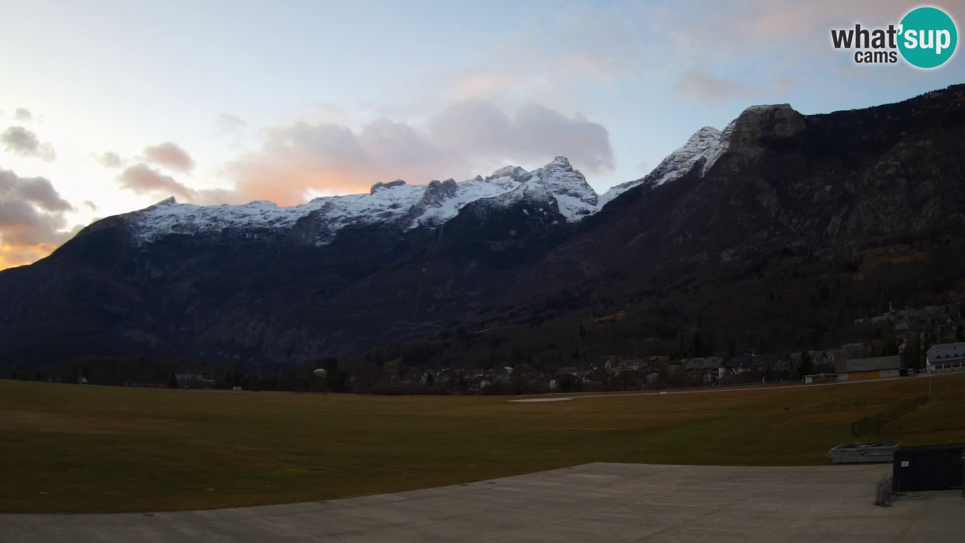 Live webcam Bovec airport – View to Kanin