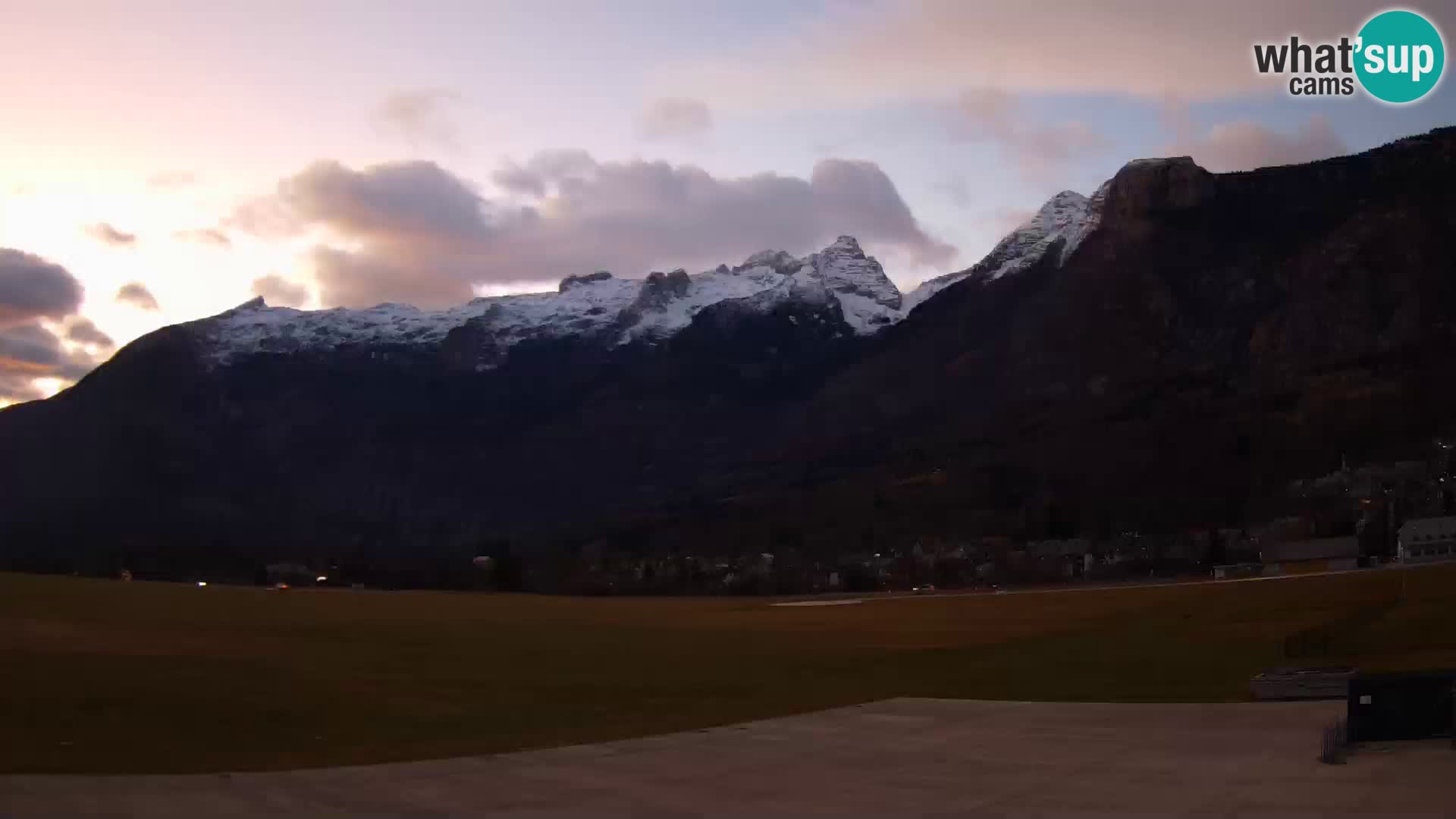 Live webcam Bovec airport – View to Kanin