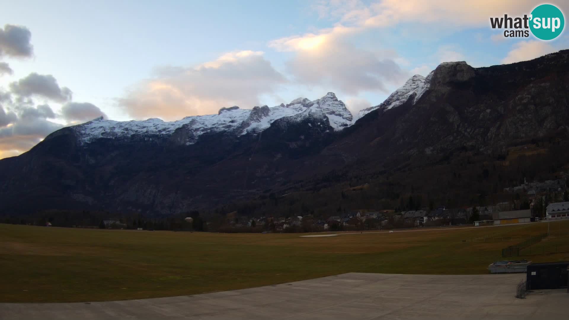 Live webcam Bovec airport – View to Kanin