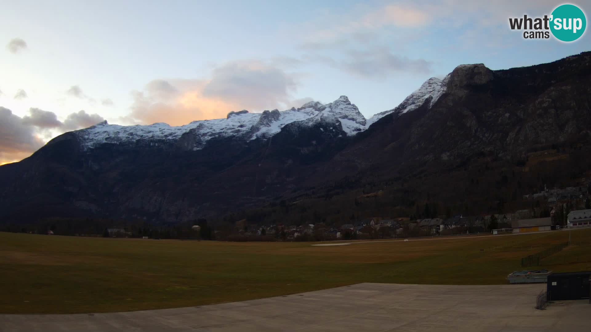 Live webcam Bovec airport – View to Kanin