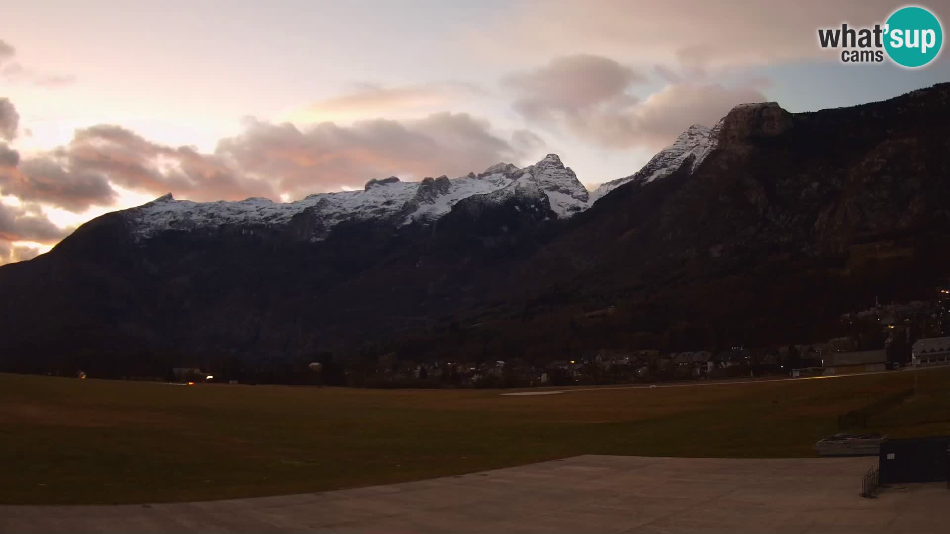 Live webcam Bovec airport – View to Kanin