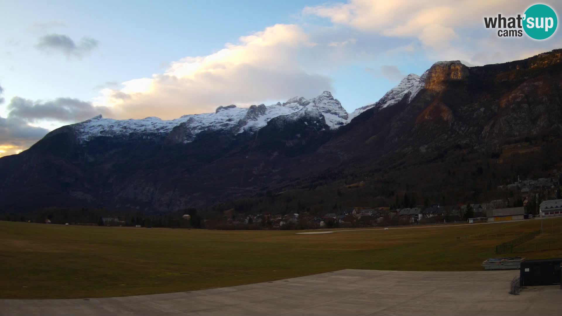 Live webcam Bovec airport – View to Kanin