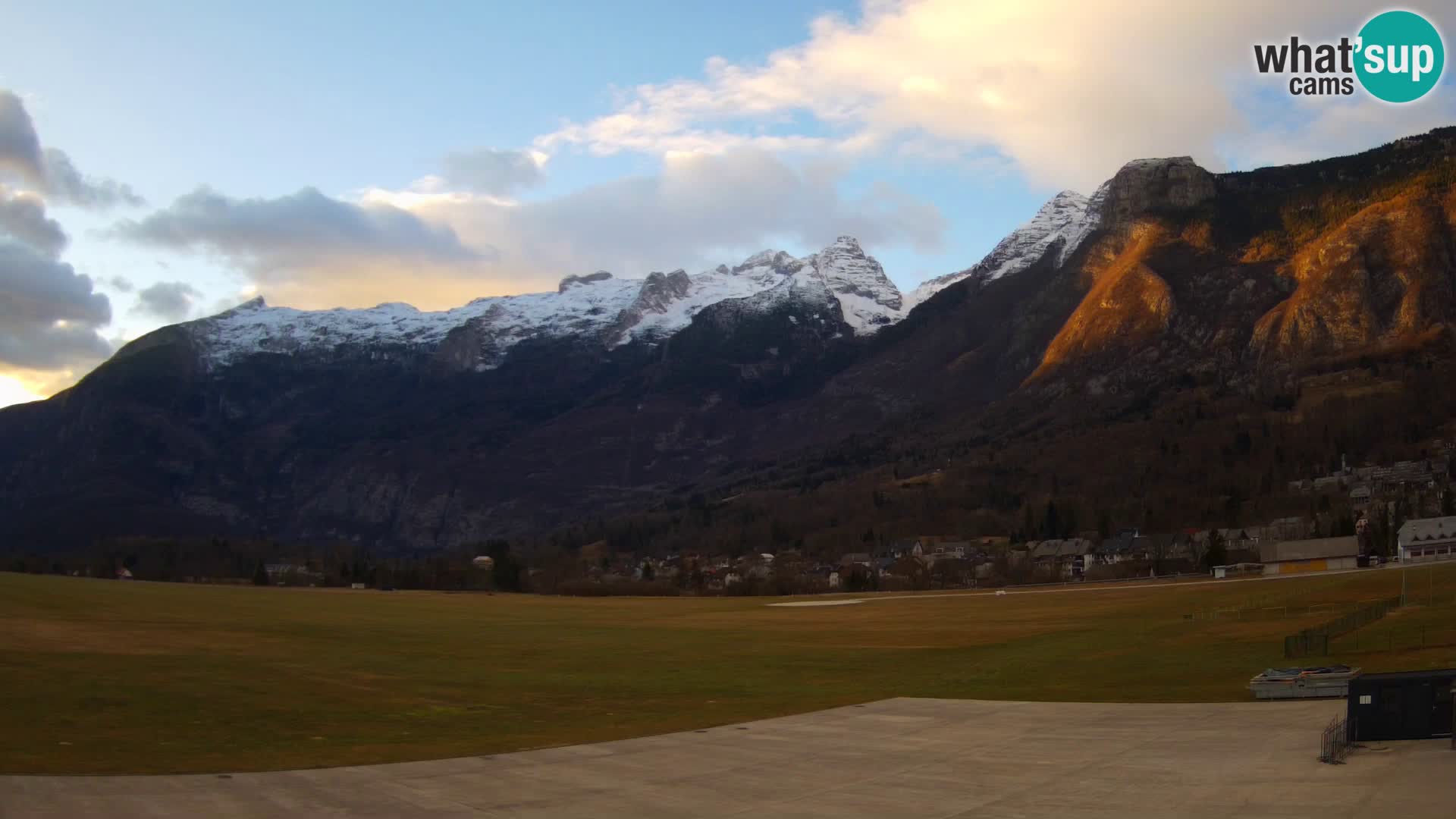 Cámara web en vivo Aeropuerto de Bovec – Vista a Kanin