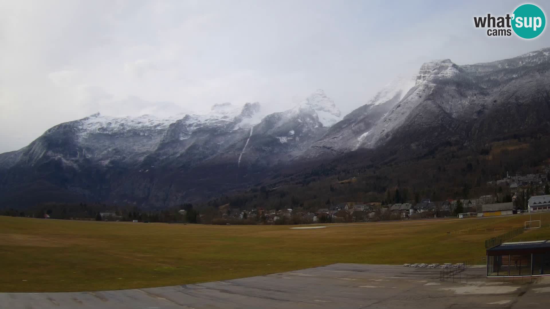 Spletna kamera letališče Bovec – pogled proti Kaninu