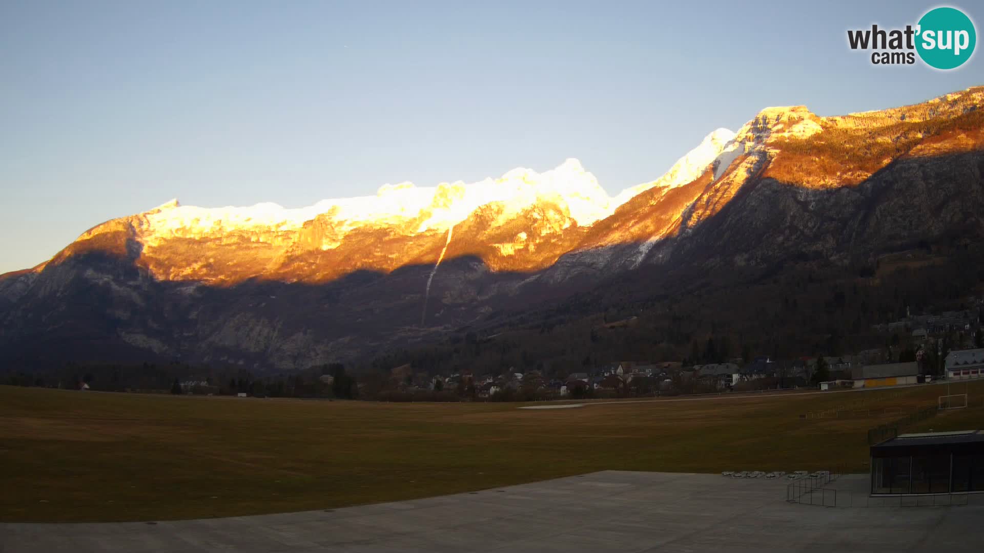 Live webcam Bovec airport – View to Kanin