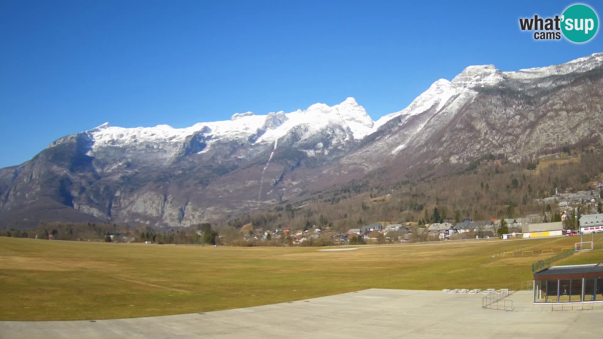 Spletna kamera letališče Bovec – pogled proti Kaninu