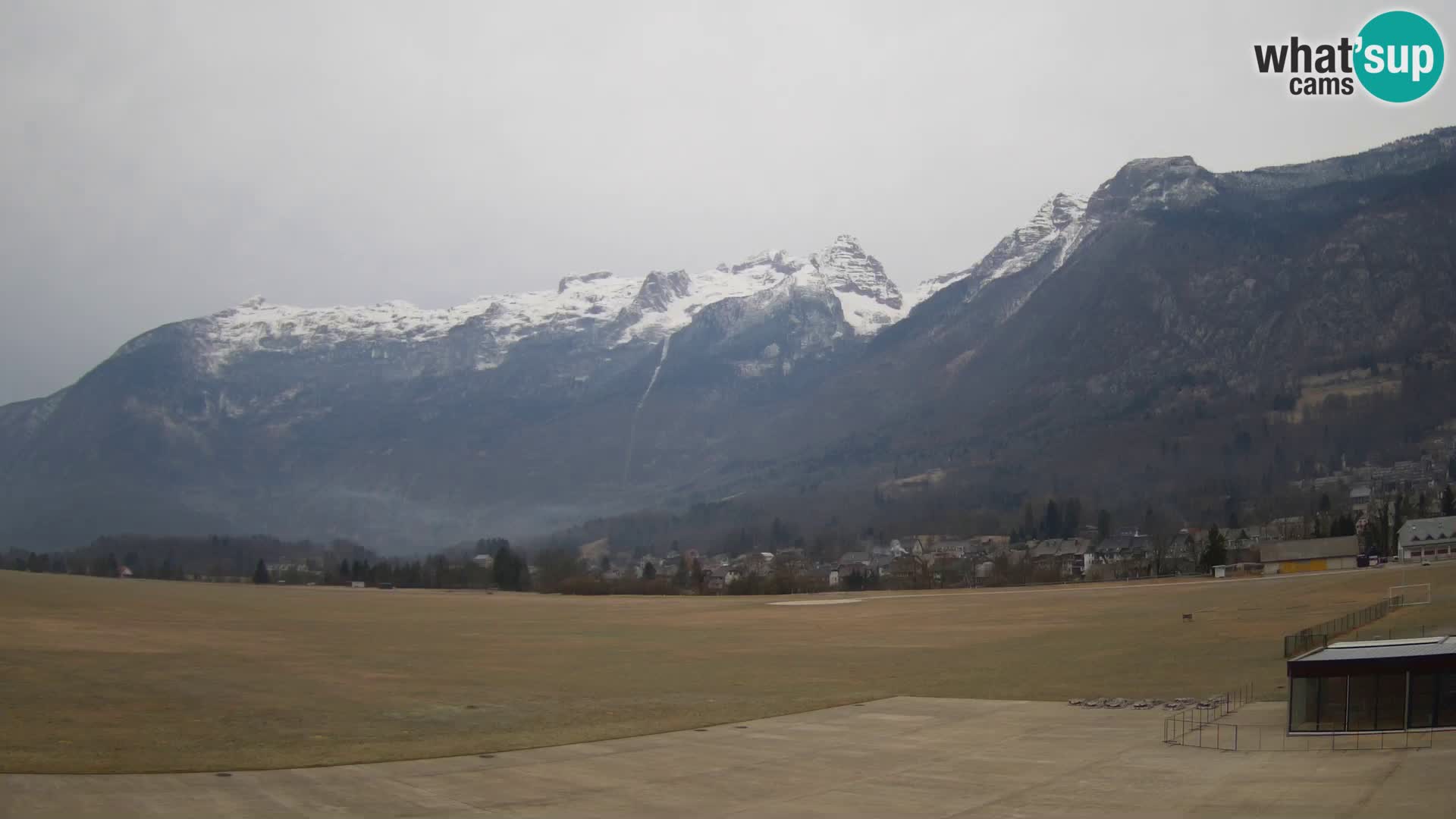 Webcam en direct Aéroport de Bovec – Vue sur Kanin