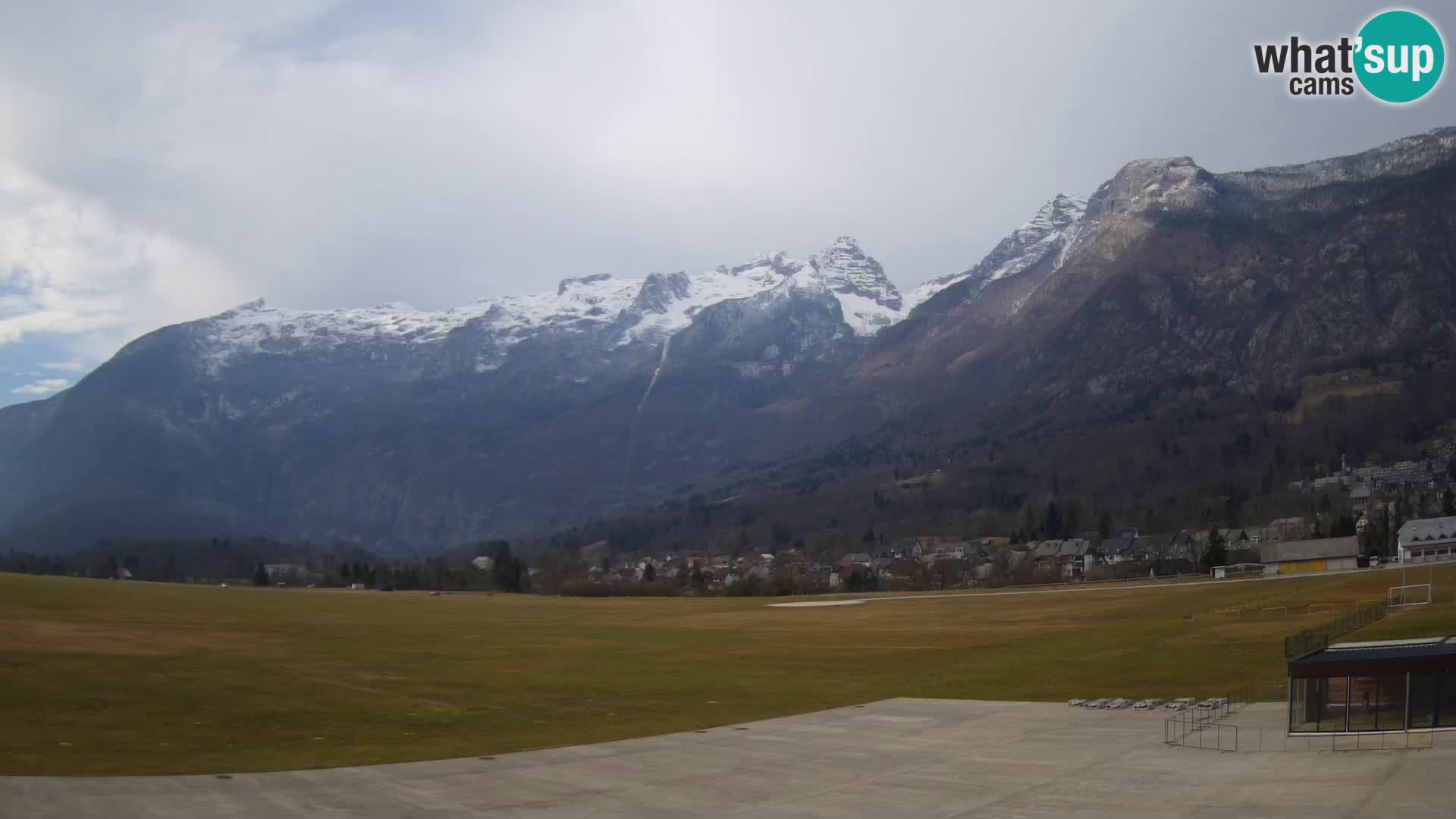 Cámara web en vivo Aeropuerto de Bovec – Vista a Kanin