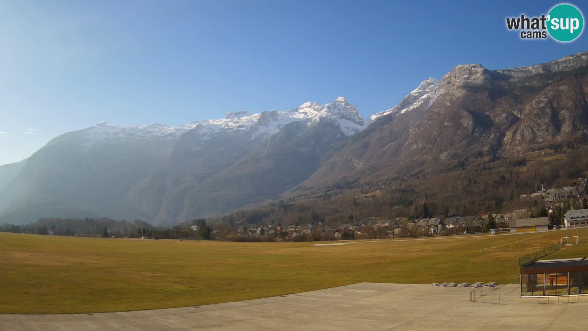 Live webcam Bovec airport – View to Kanin