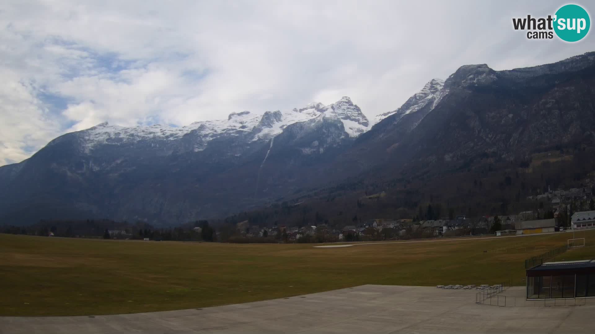 Cámara web en vivo Aeropuerto de Bovec – Vista a Kanin