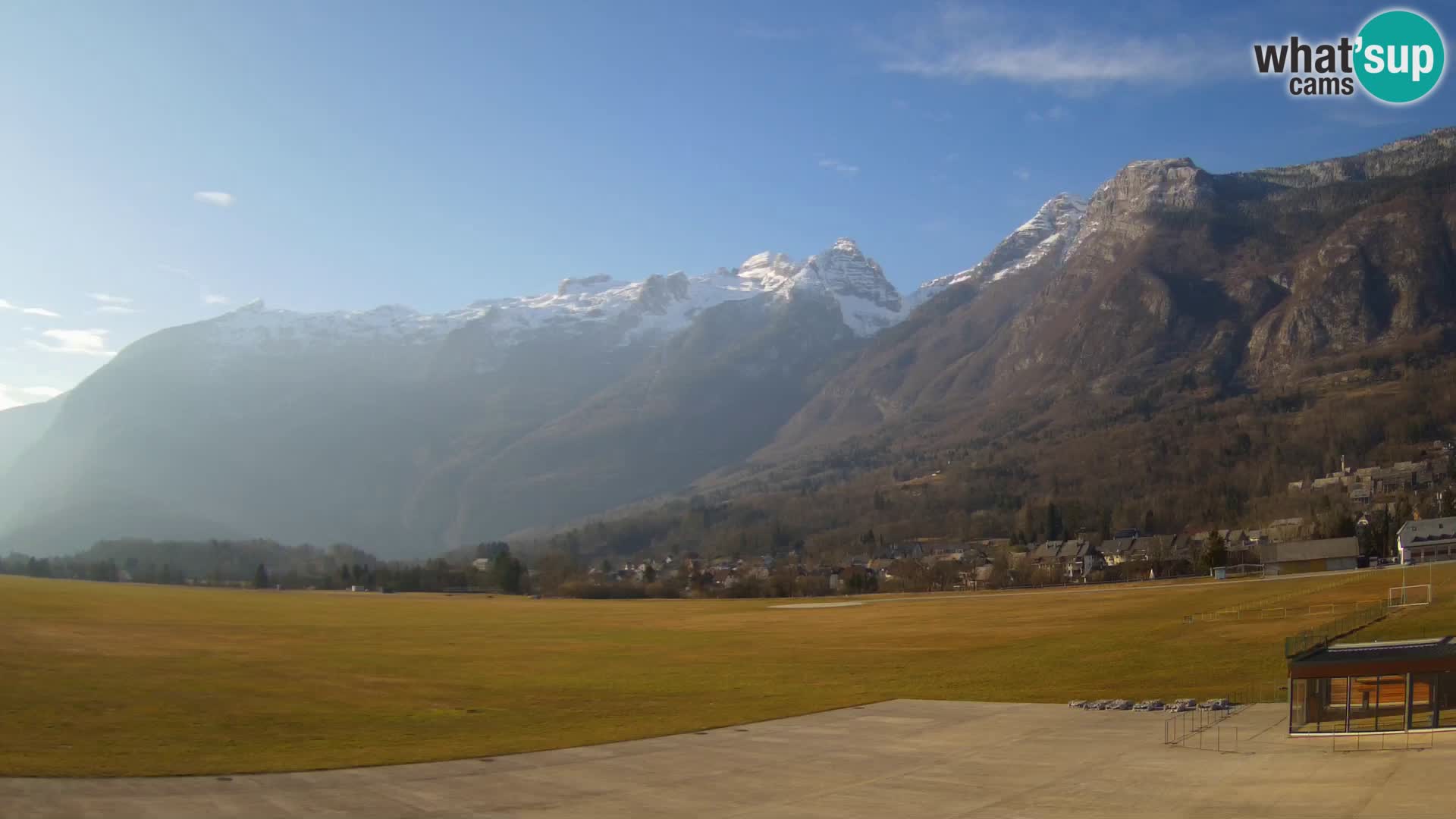 Cámara web en vivo Aeropuerto de Bovec – Vista a Kanin