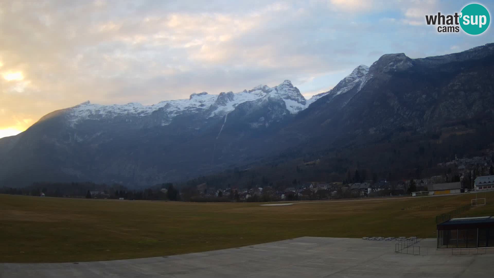 Webcam en direct Aéroport de Bovec – Vue sur Kanin