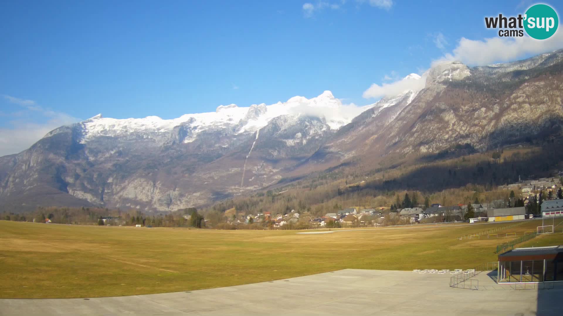 Live webcam Bovec airport – View to Kanin