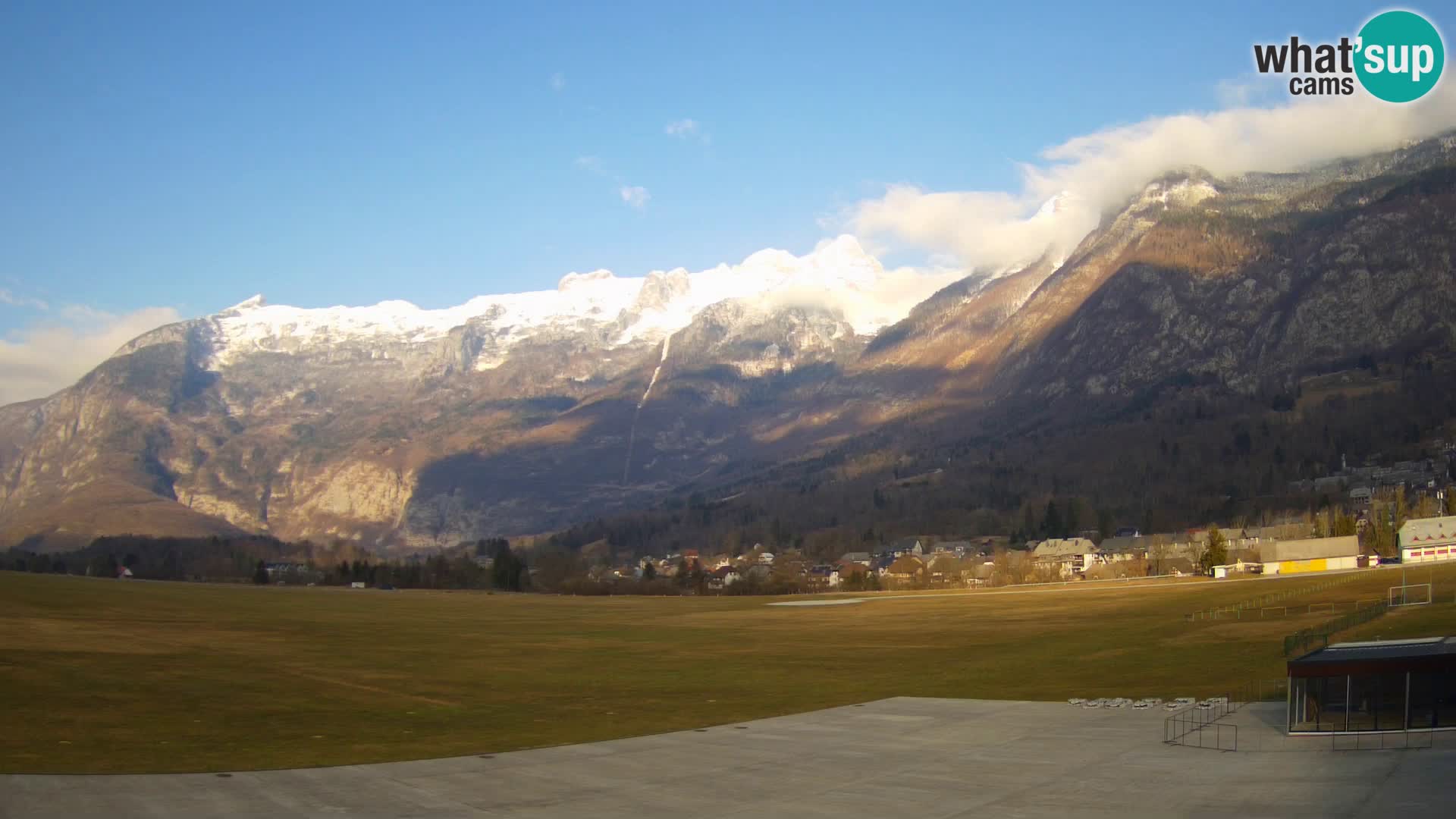 Webcam en direct Aéroport de Bovec – Vue sur Kanin