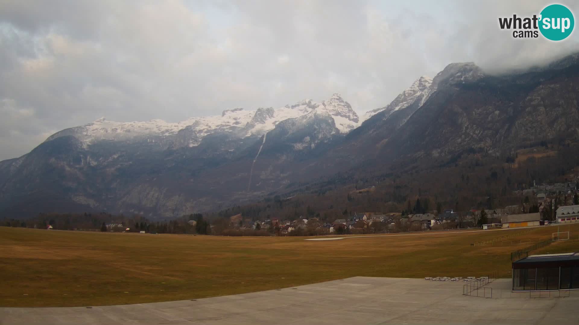 Webcam en direct Aéroport de Bovec – Vue sur Kanin