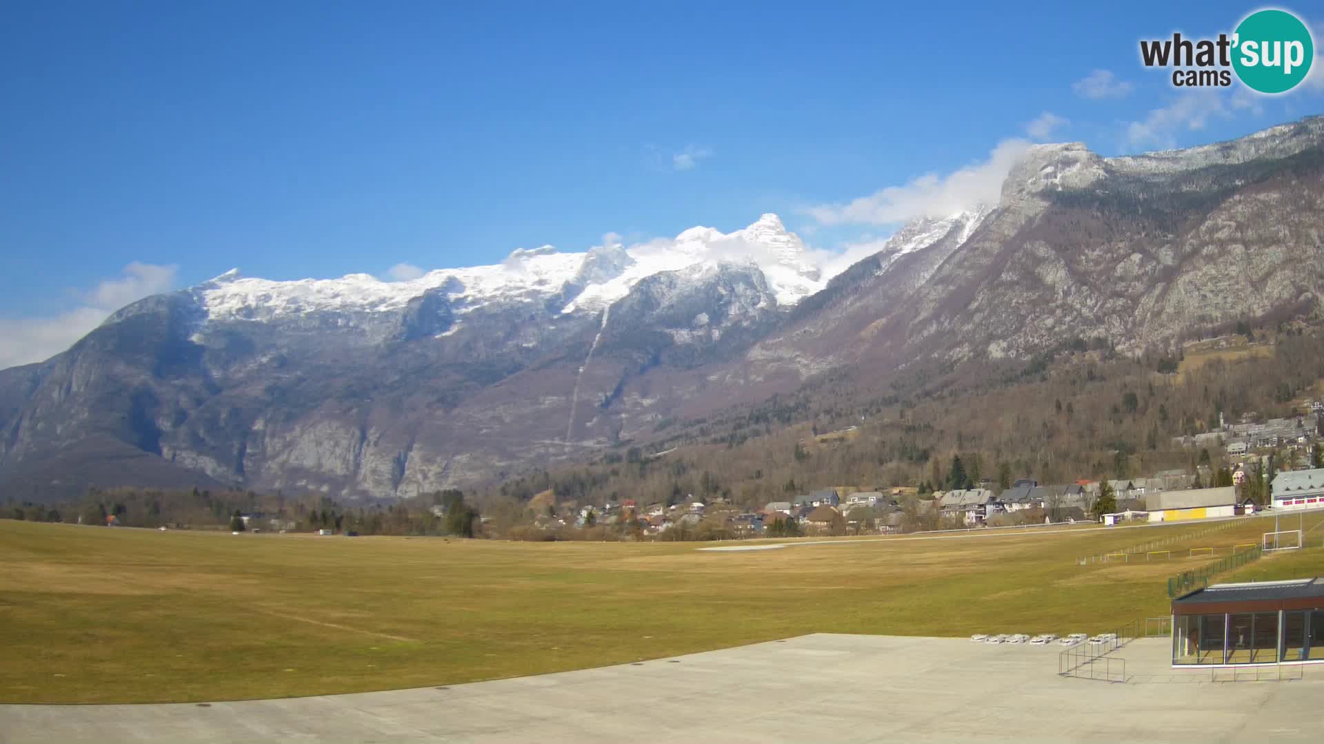 Spletna kamera letališče Bovec – pogled proti Kaninu