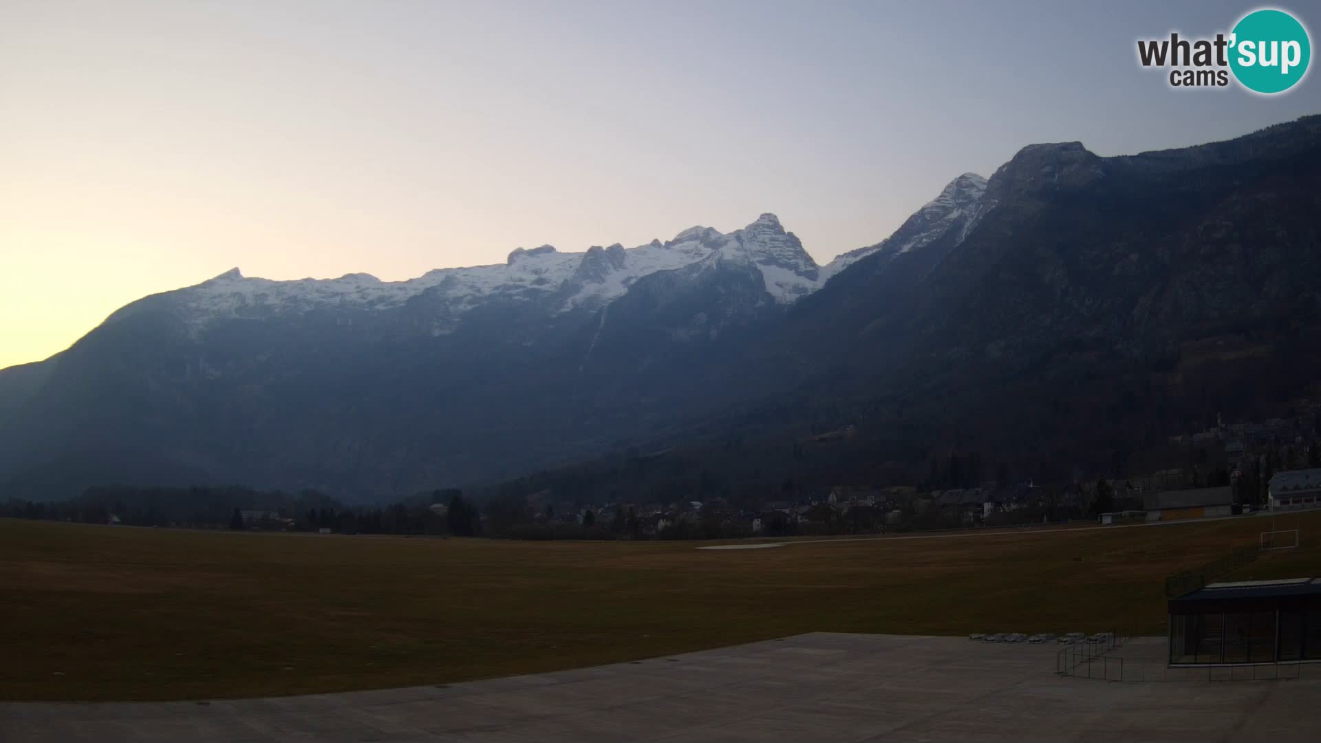 Live webcam Bovec airport – View to Kanin