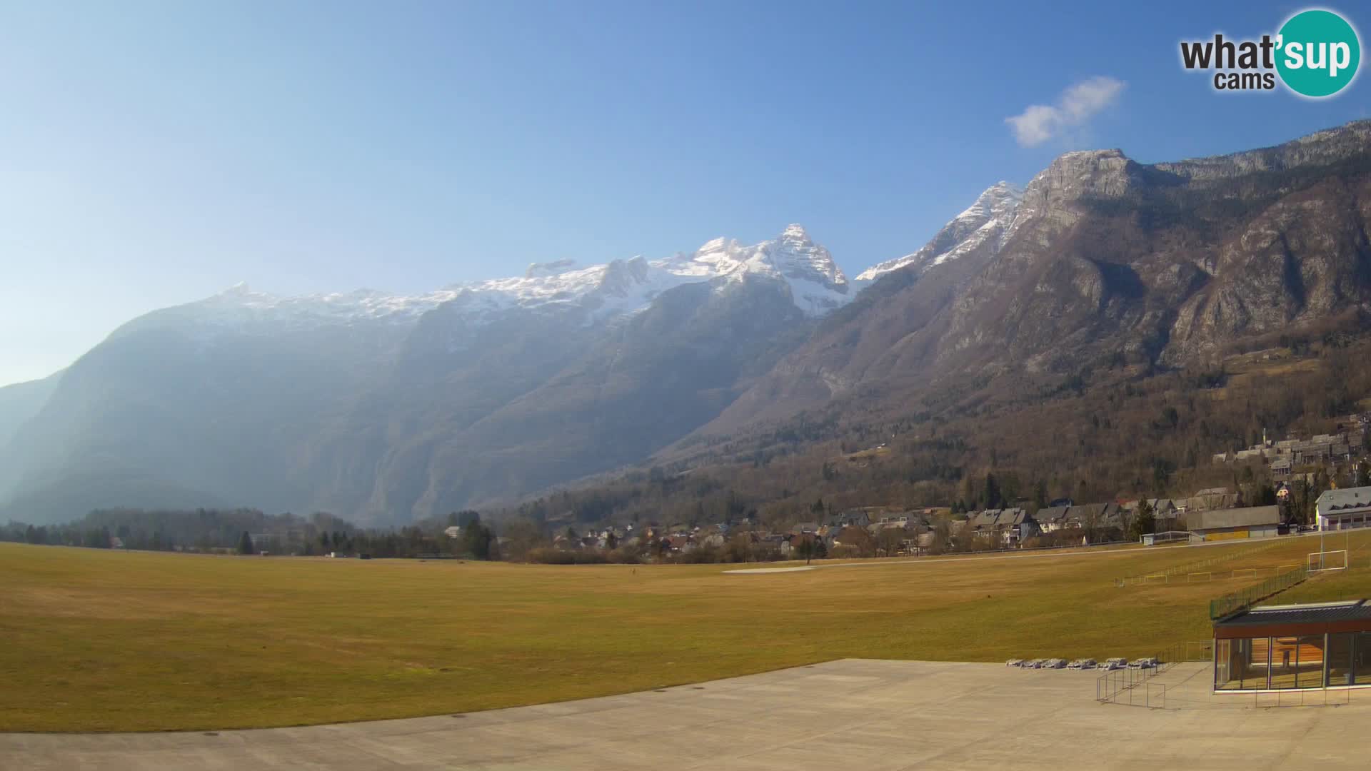 Live webcam Bovec airport – View to Kanin