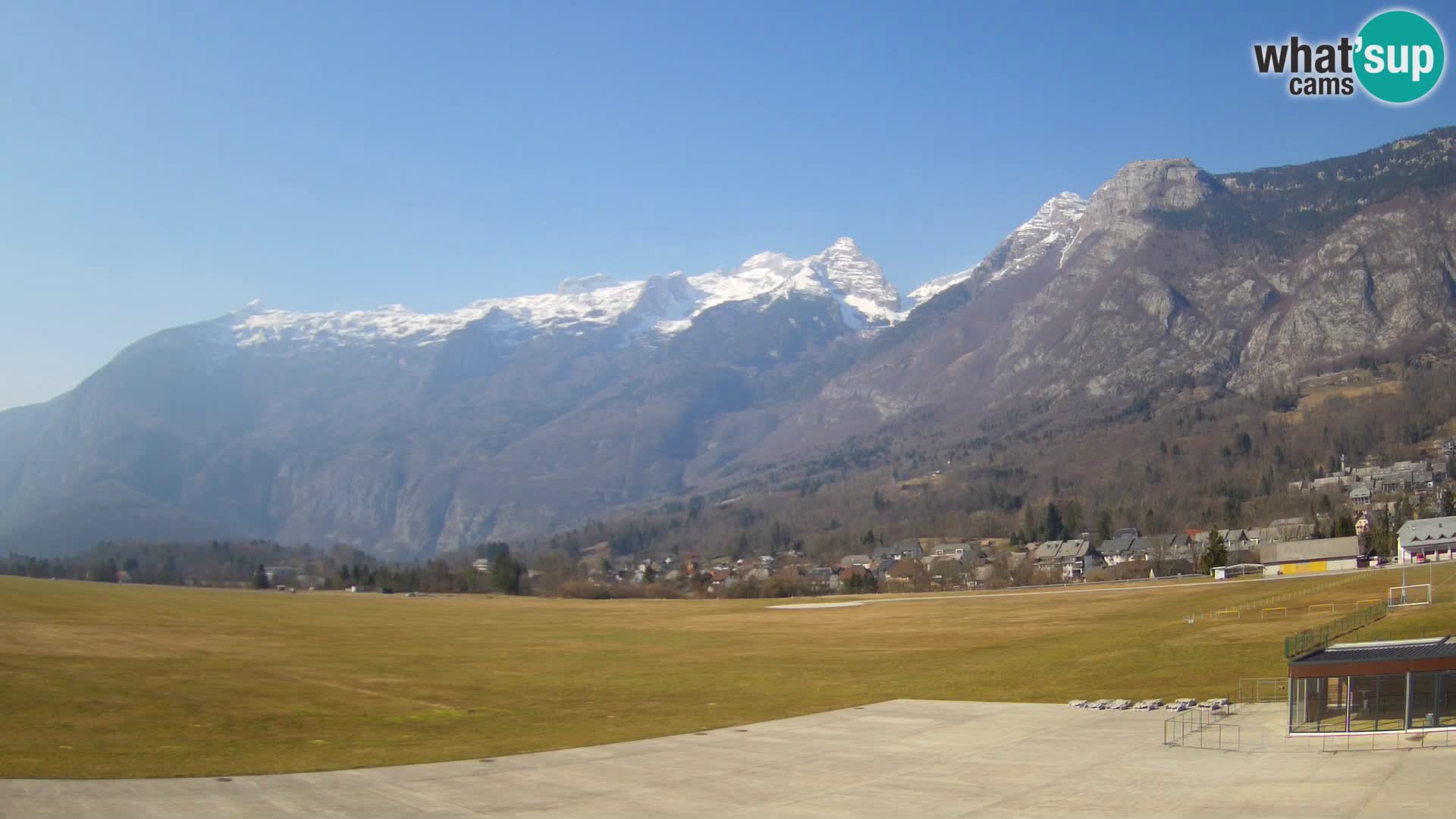 Cámara web en vivo Aeropuerto de Bovec – Vista a Kanin