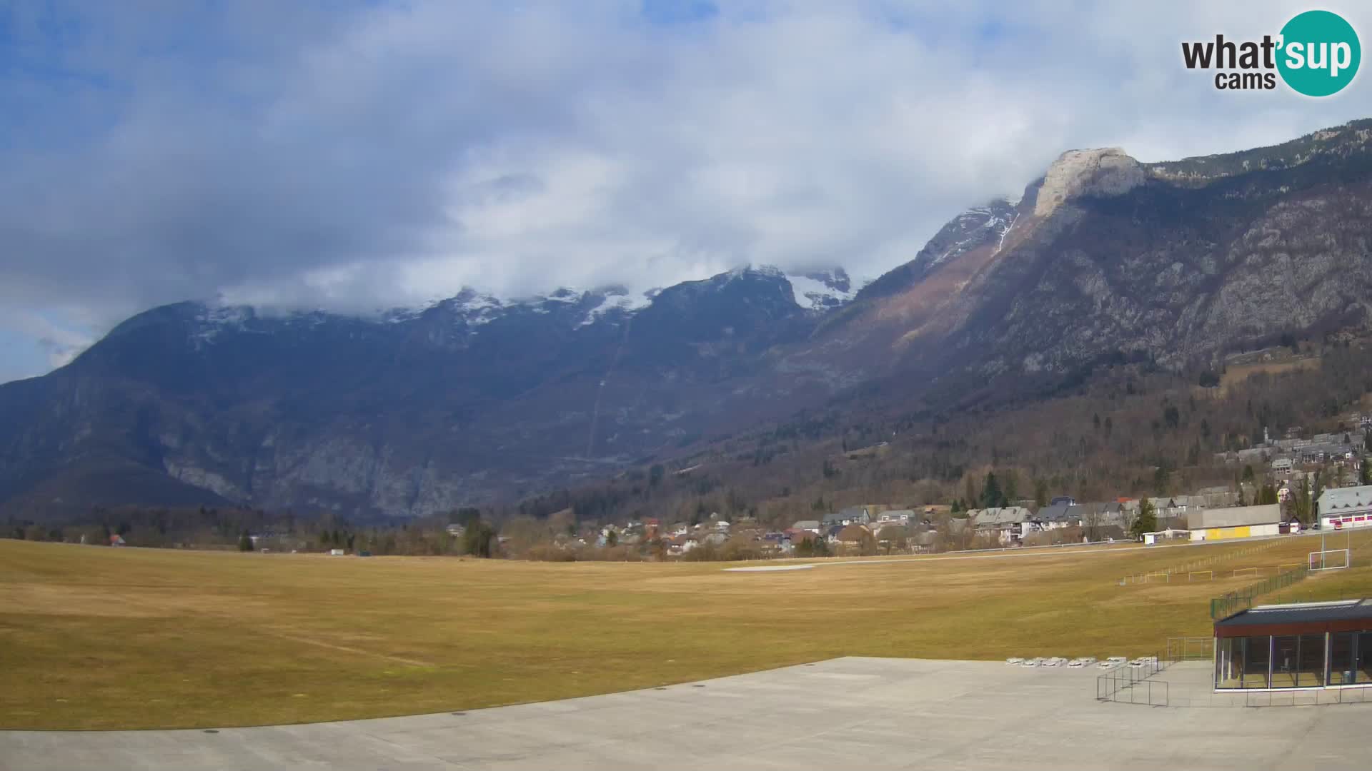 Cámara web en vivo Aeropuerto de Bovec – Vista a Kanin