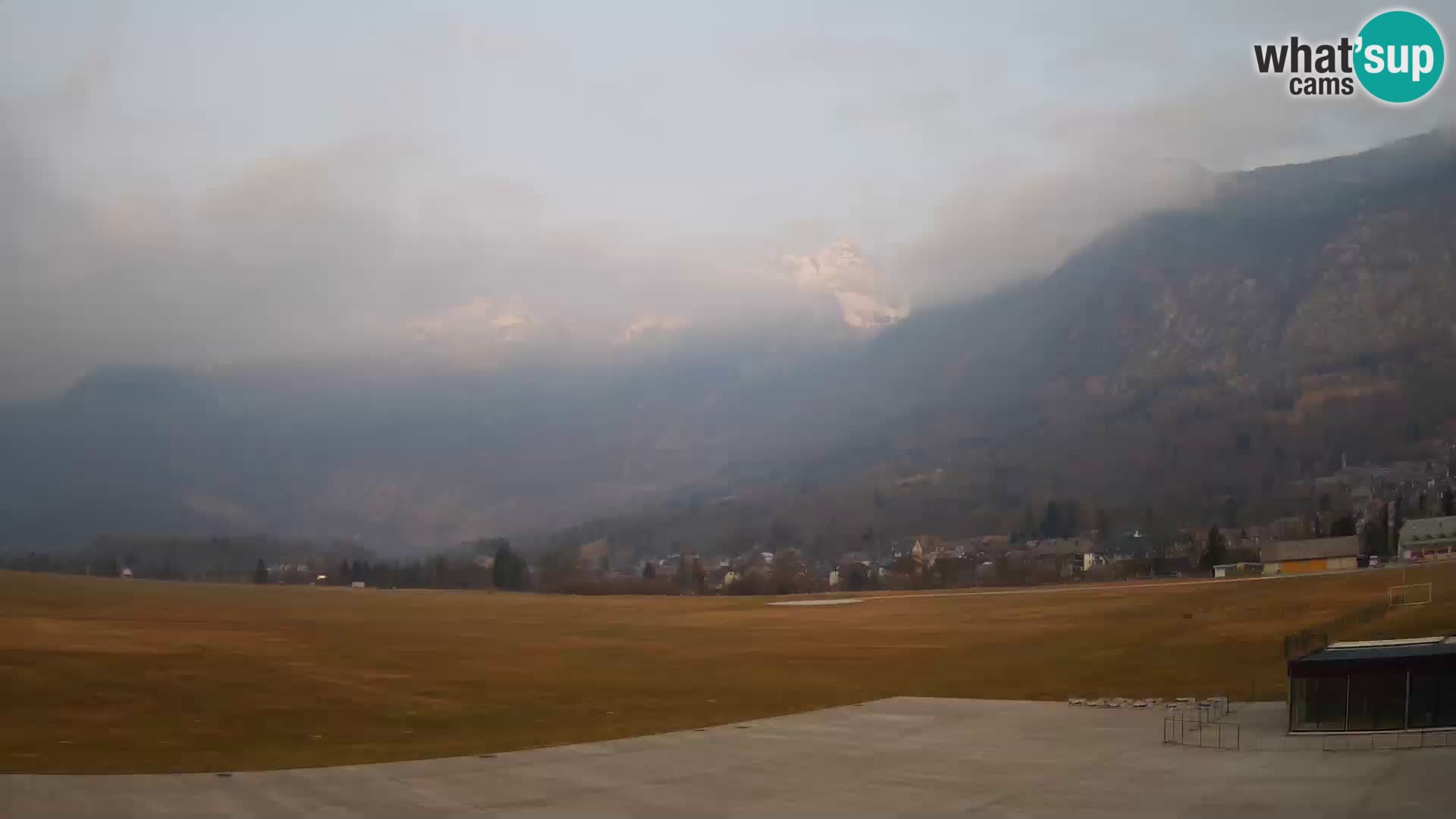 Cámara web en vivo Aeropuerto de Bovec – Vista a Kanin