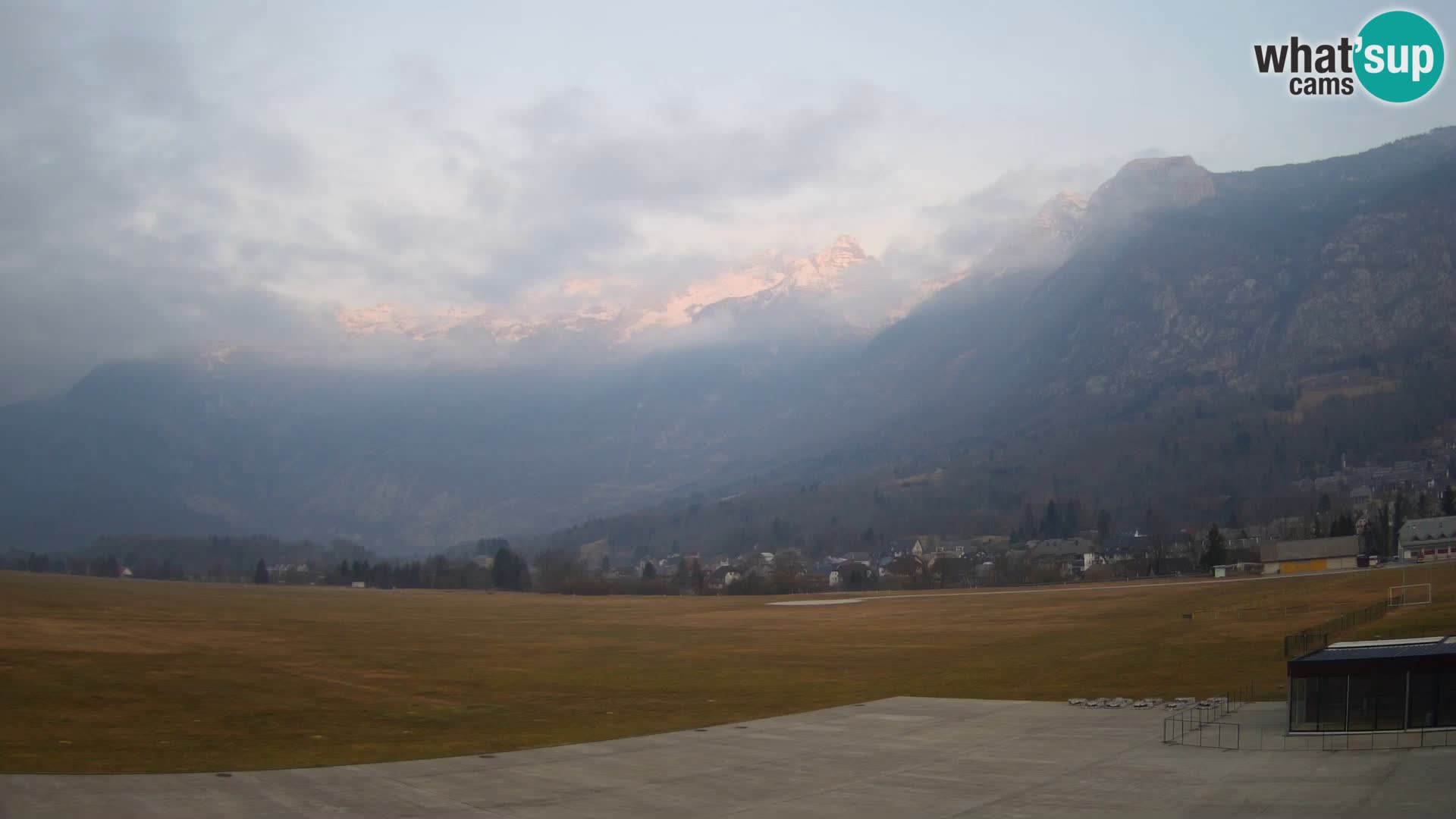 Cámara web en vivo Aeropuerto de Bovec – Vista a Kanin