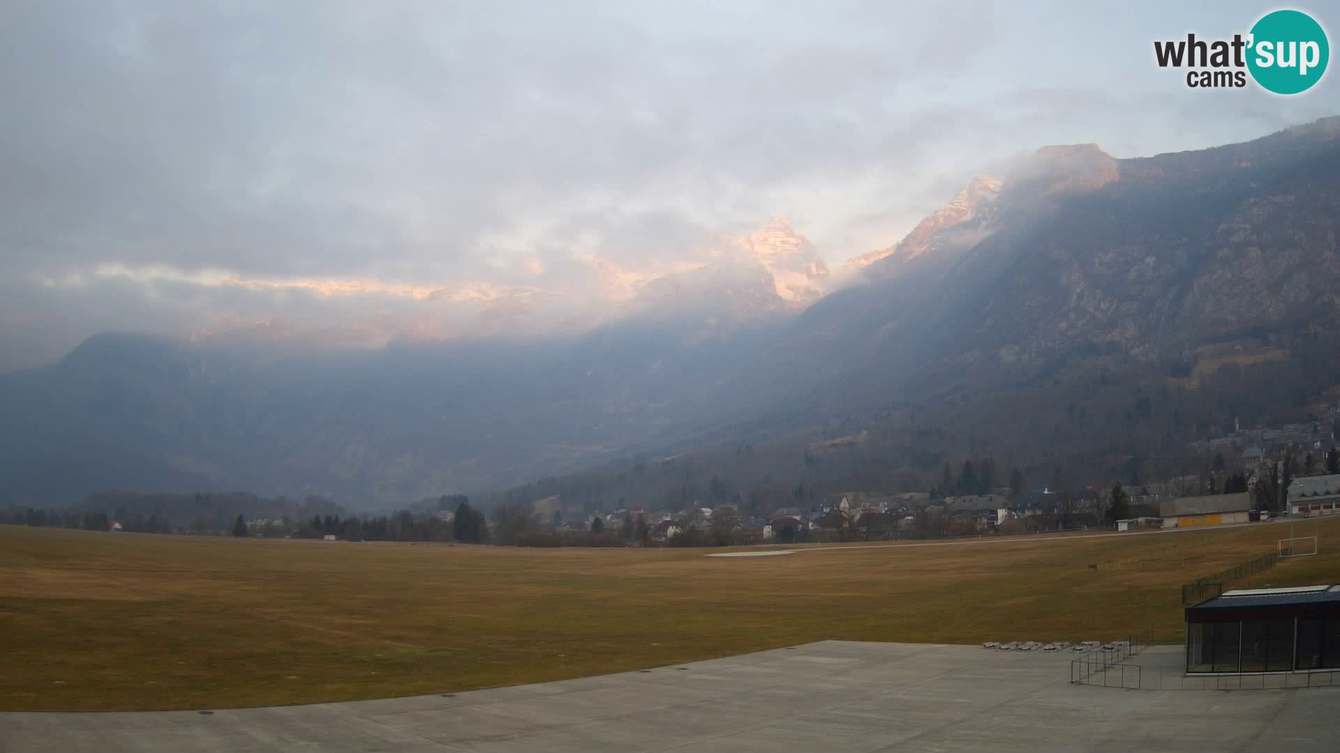 Live webcam Bovec airport – View to Kanin