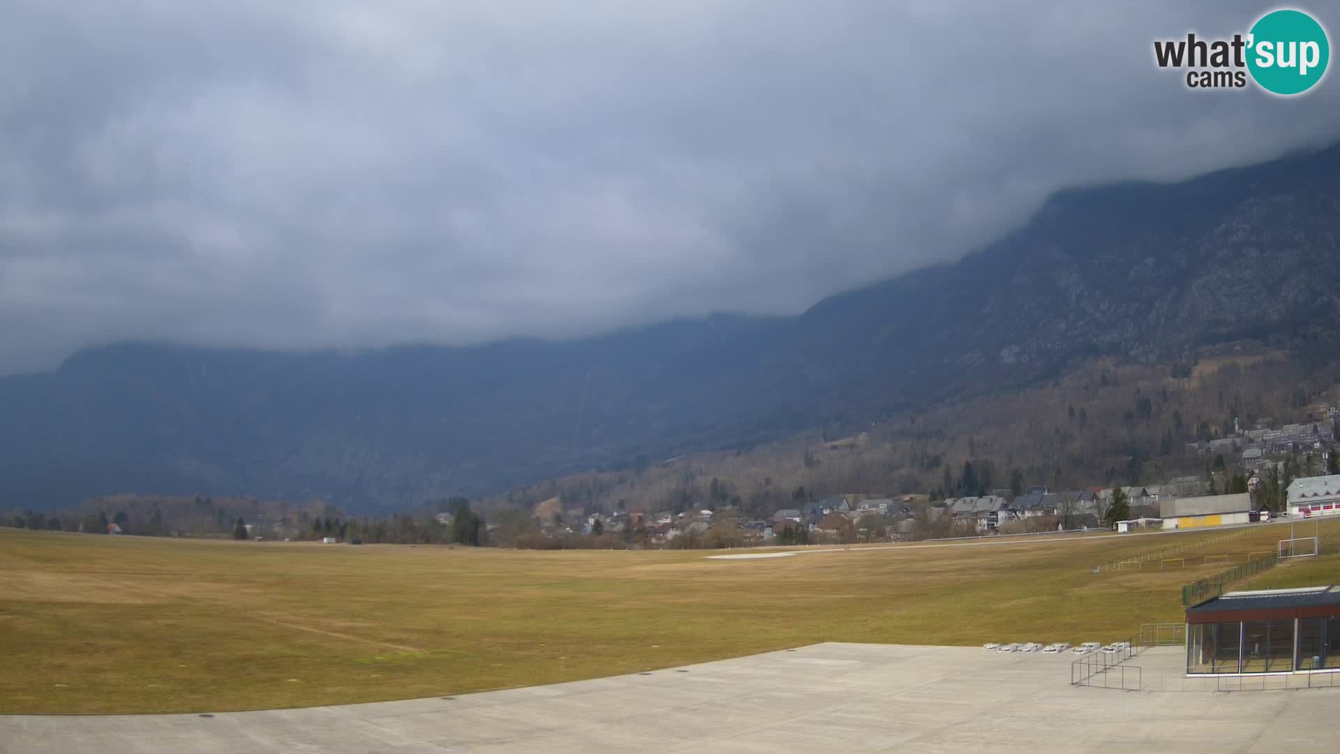 Cámara web en vivo Aeropuerto de Bovec – Vista a Kanin