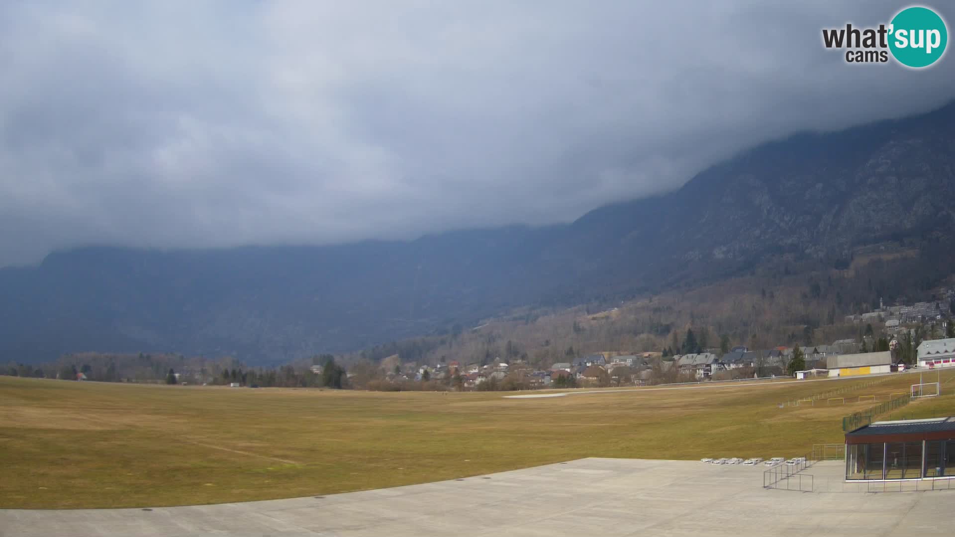 Cámara web en vivo Aeropuerto de Bovec – Vista a Kanin