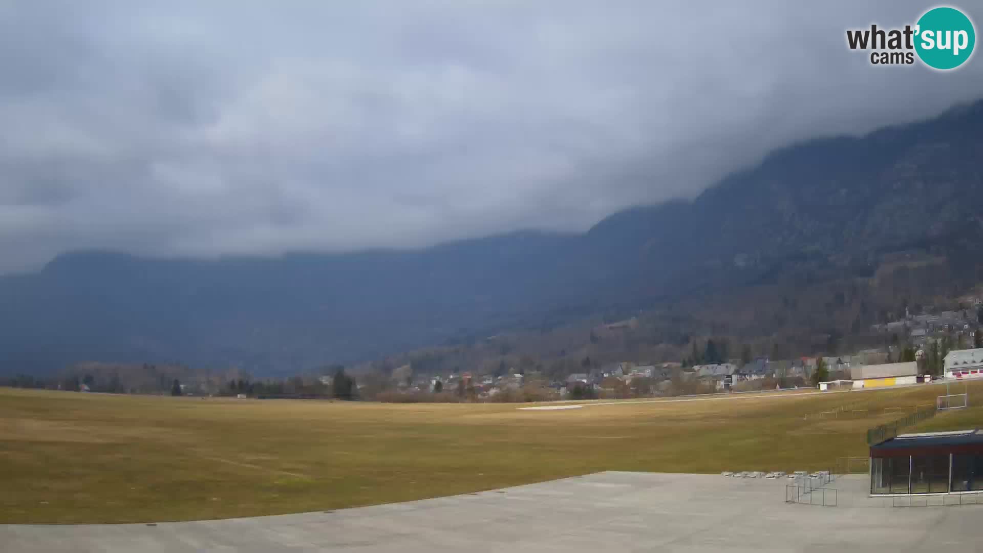 Cámara web en vivo Aeropuerto de Bovec – Vista a Kanin