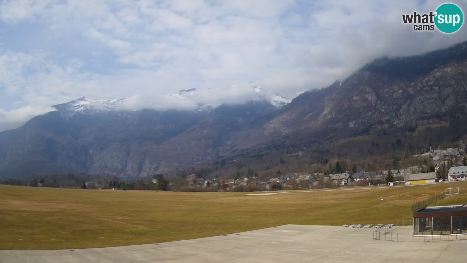 Cámara web en vivo Aeropuerto de Bovec – Vista a Kanin