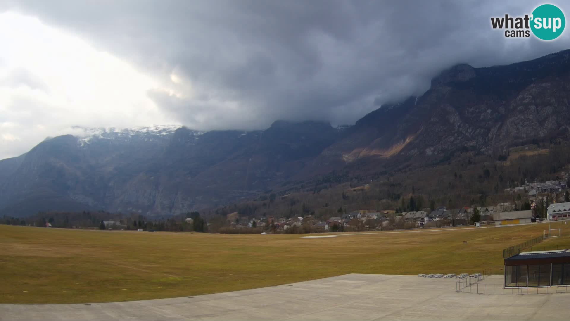 Live webcam Bovec airport – View to Kanin