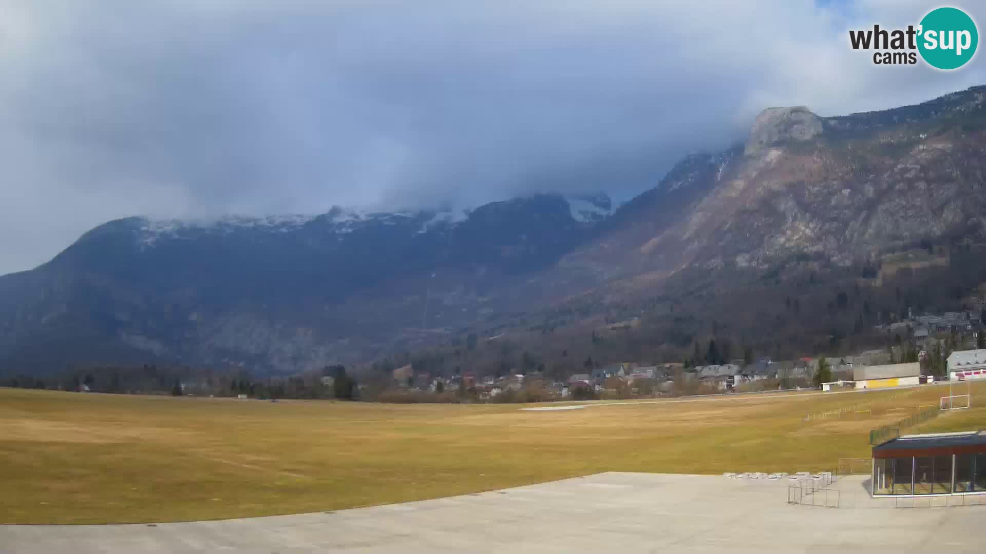 Web kamera uživo Zračna luka Bovec – Pogled na Kanin