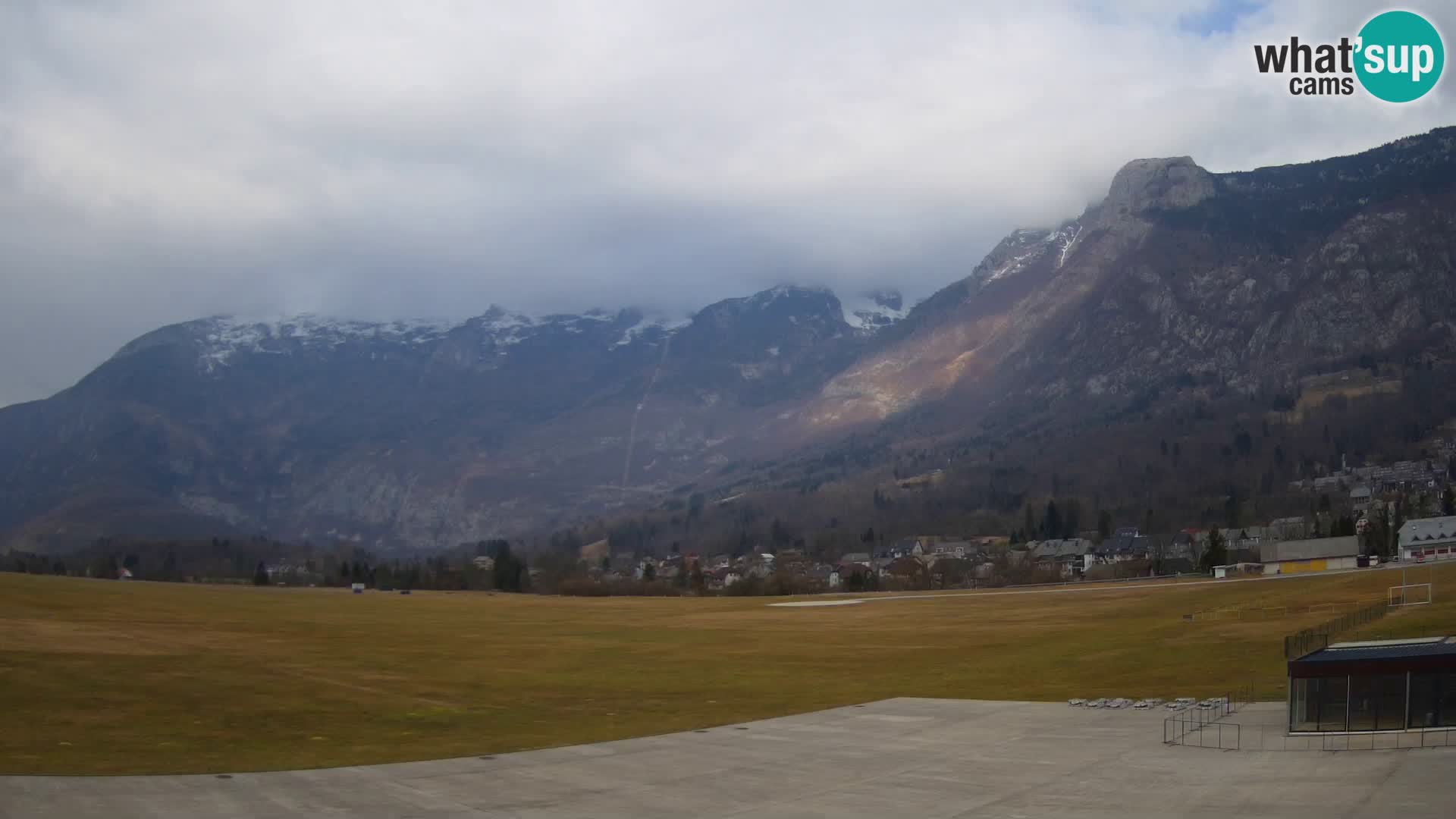 Cámara web en vivo Aeropuerto de Bovec – Vista a Kanin