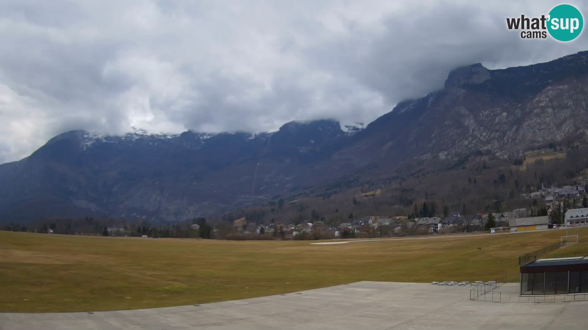 Webcam en direct Aéroport de Bovec – Vue sur Kanin