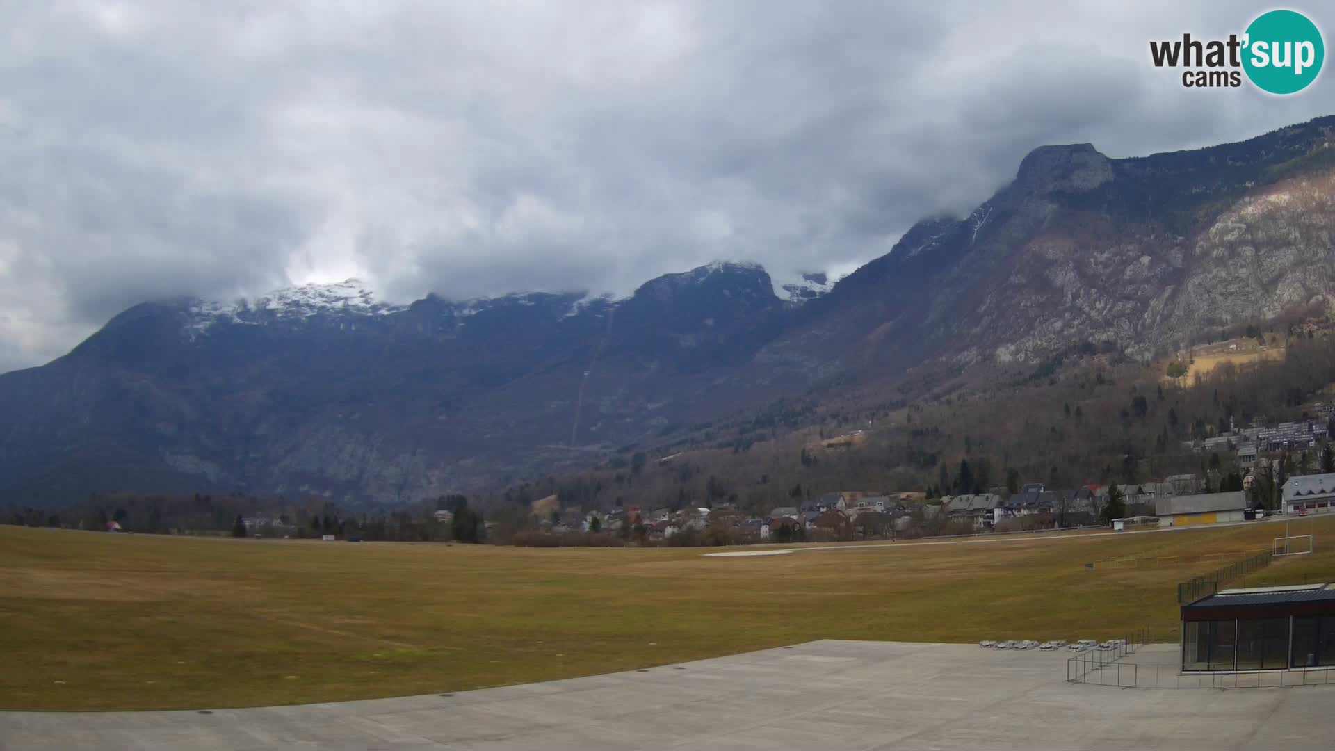 Cámara web en vivo Aeropuerto de Bovec – Vista a Kanin