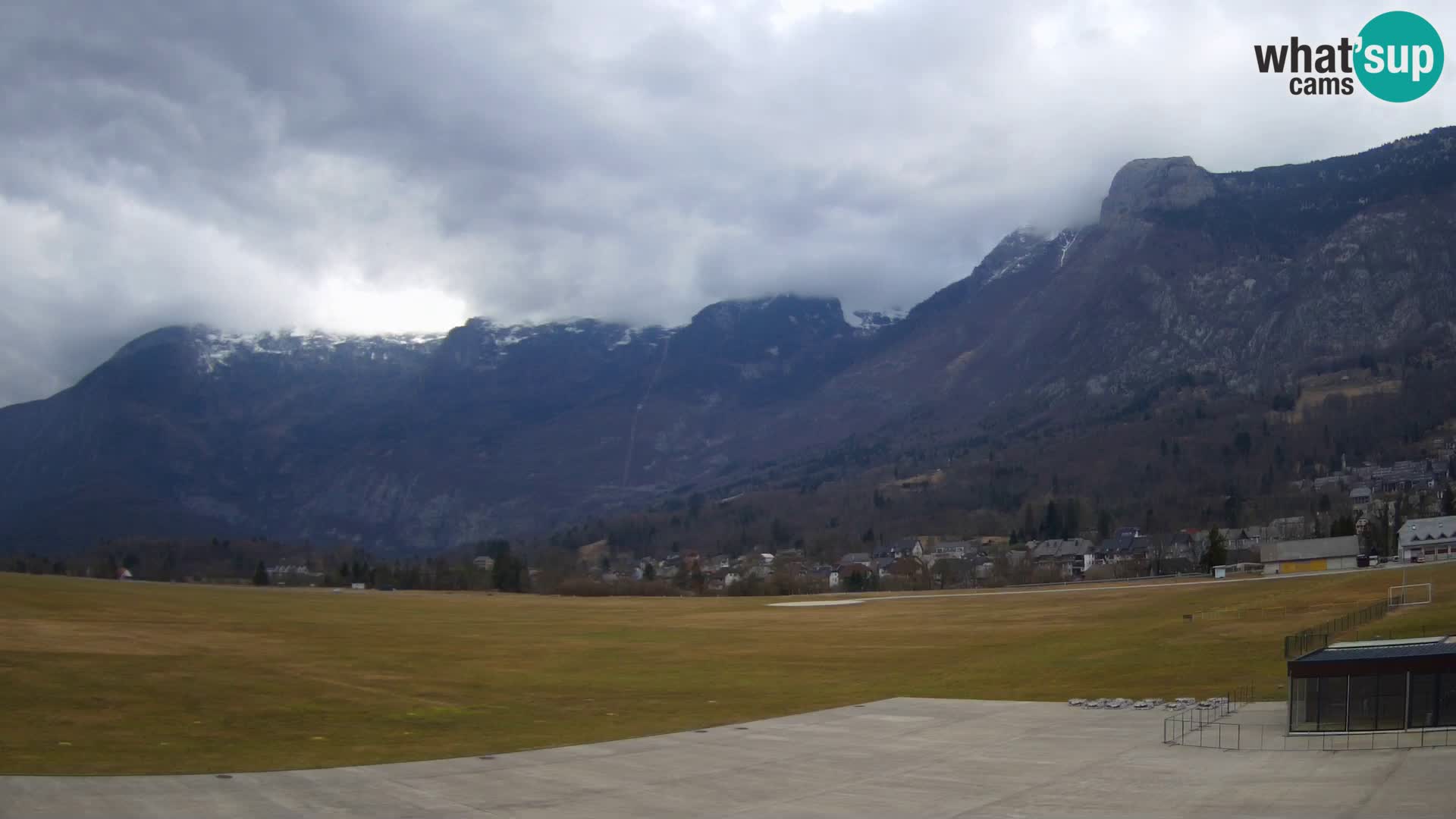 Cámara web en vivo Aeropuerto de Bovec – Vista a Kanin