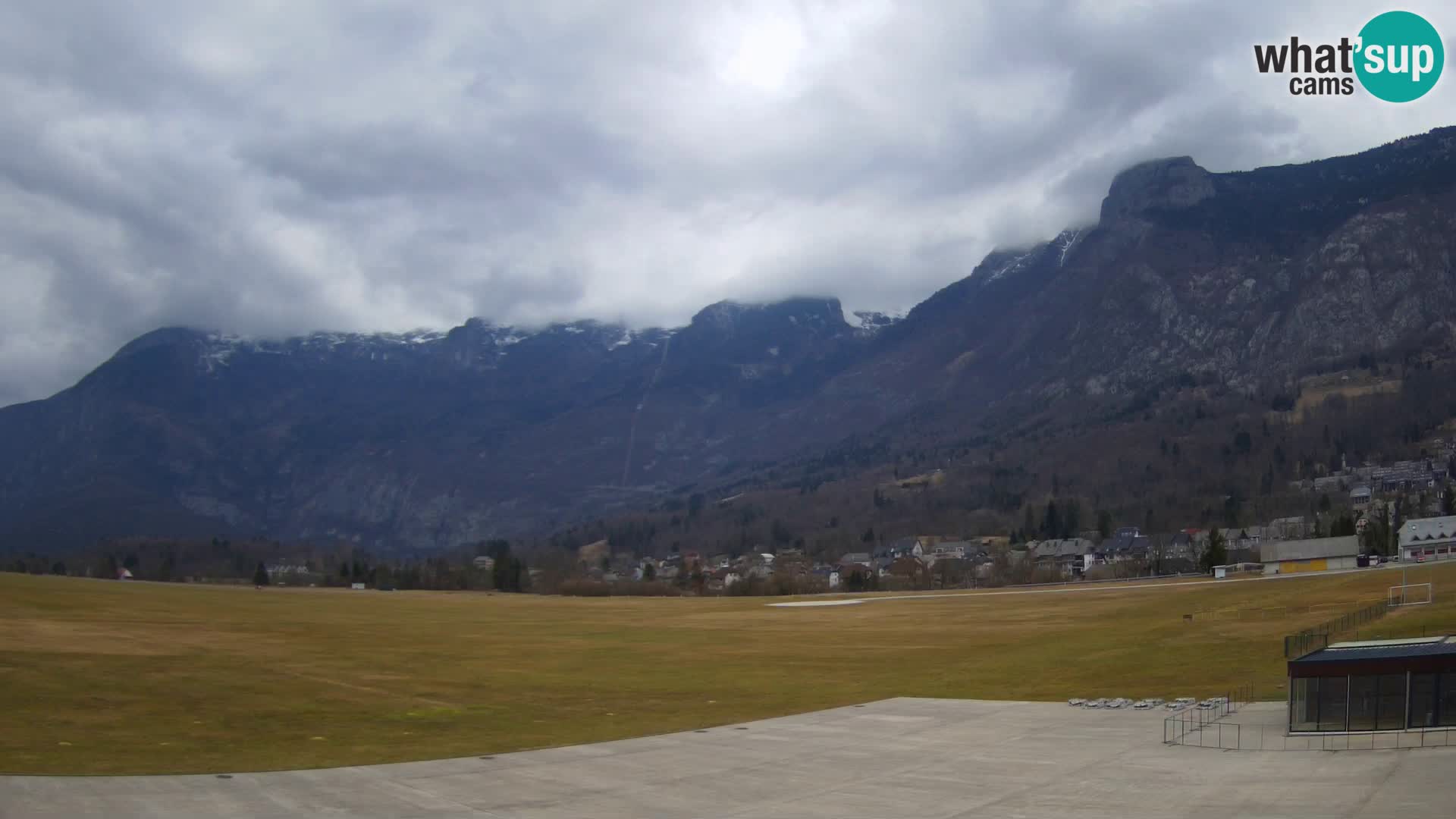 Webcam en direct Aéroport de Bovec – Vue sur Kanin