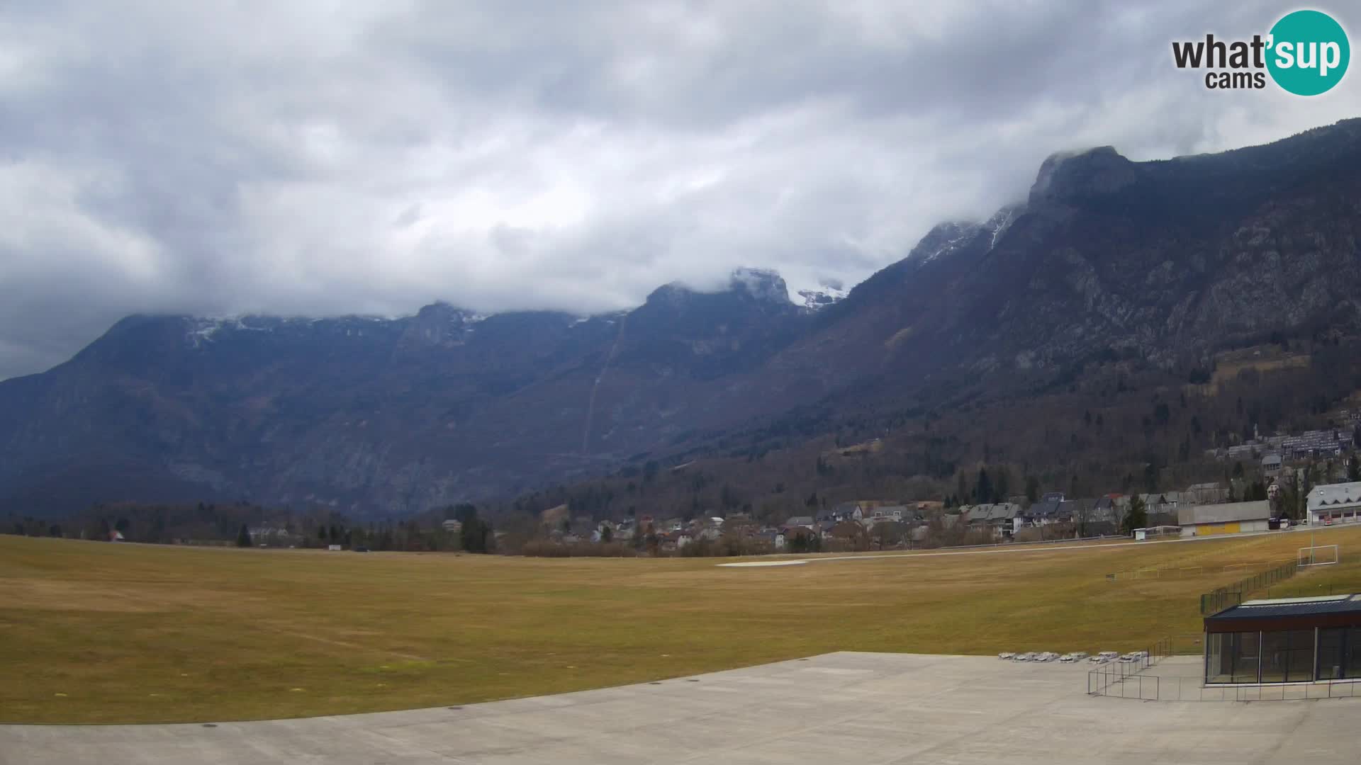 Cámara web en vivo Aeropuerto de Bovec – Vista a Kanin