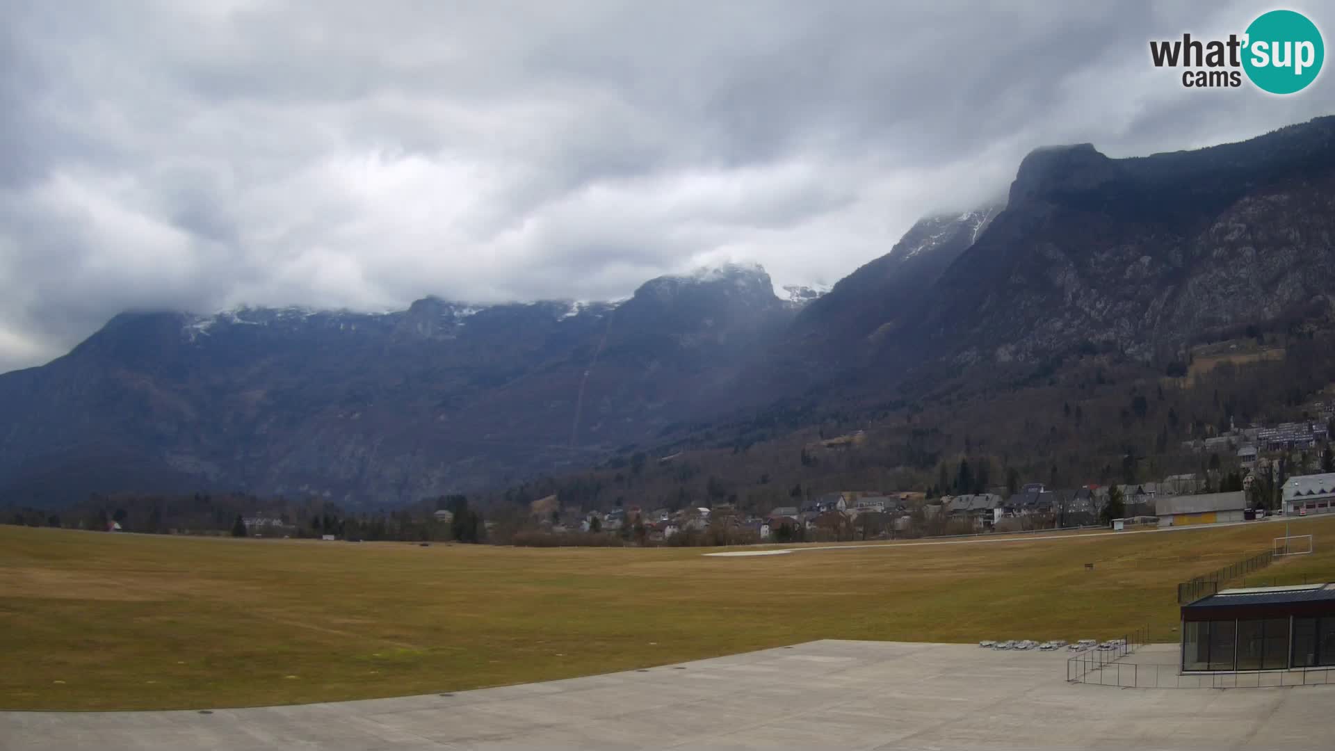 Spletna kamera letališče Bovec – pogled proti Kaninu