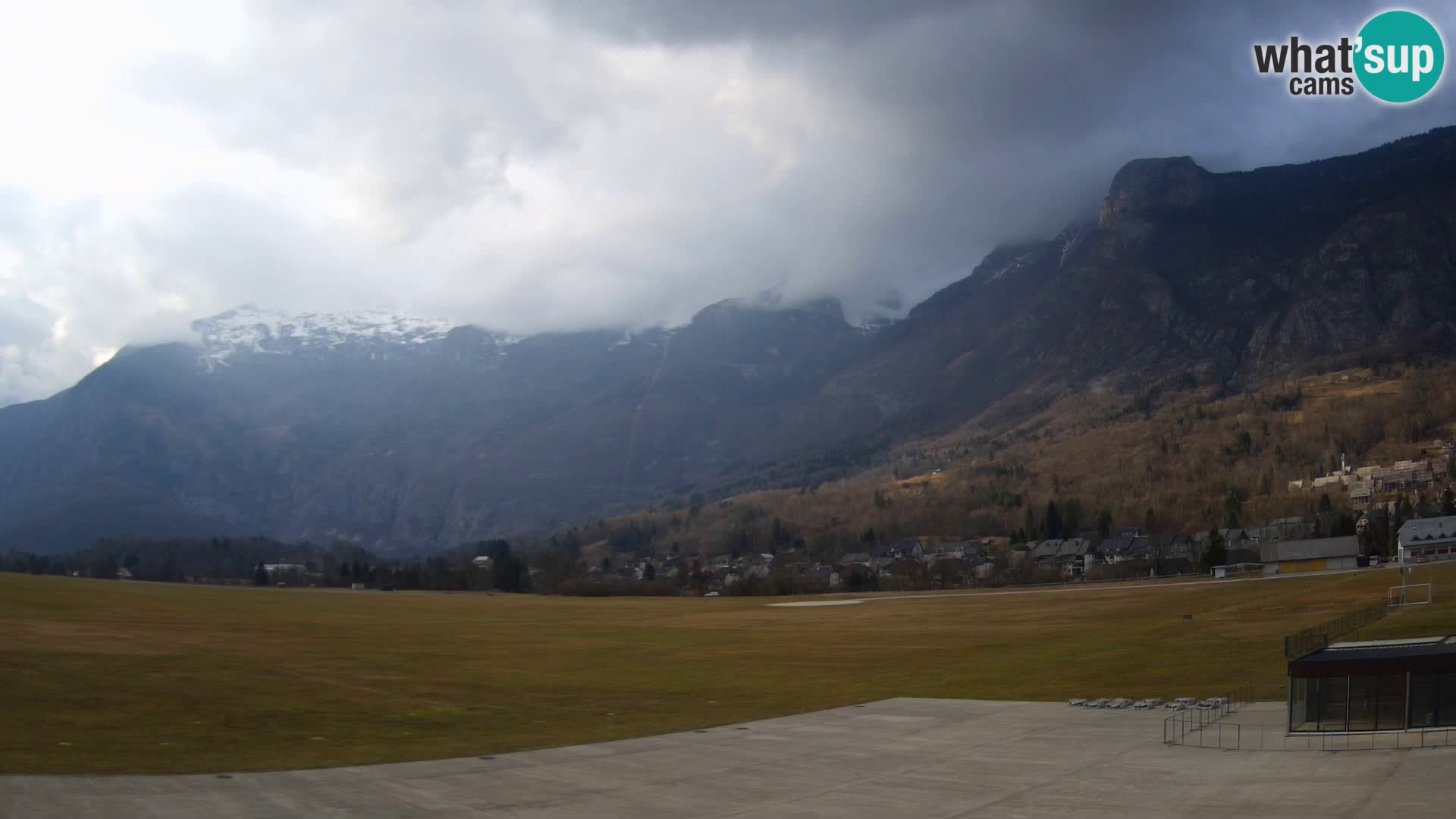 Cámara web en vivo Aeropuerto de Bovec – Vista a Kanin