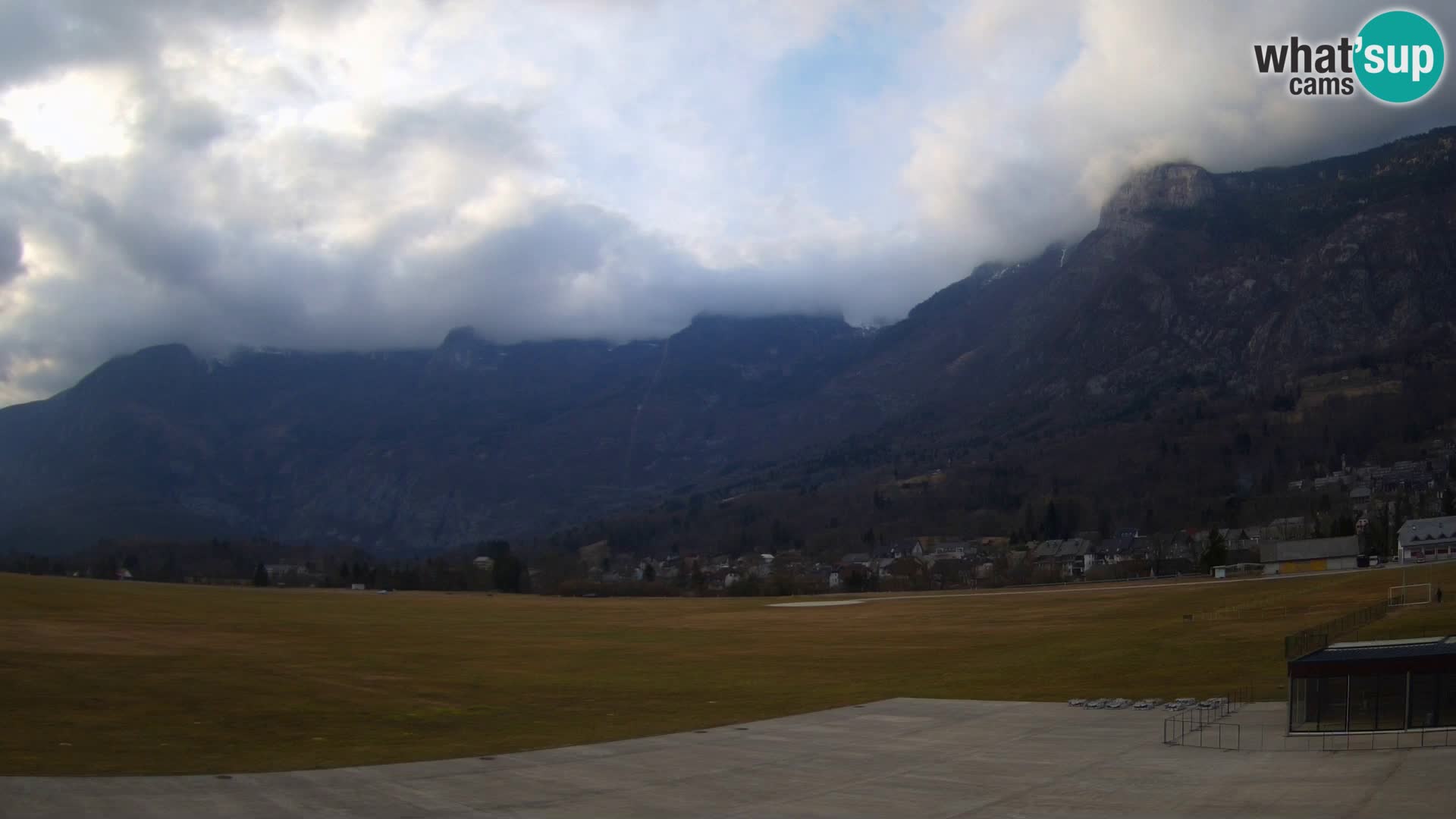 Webcam en direct Aéroport de Bovec – Vue sur Kanin