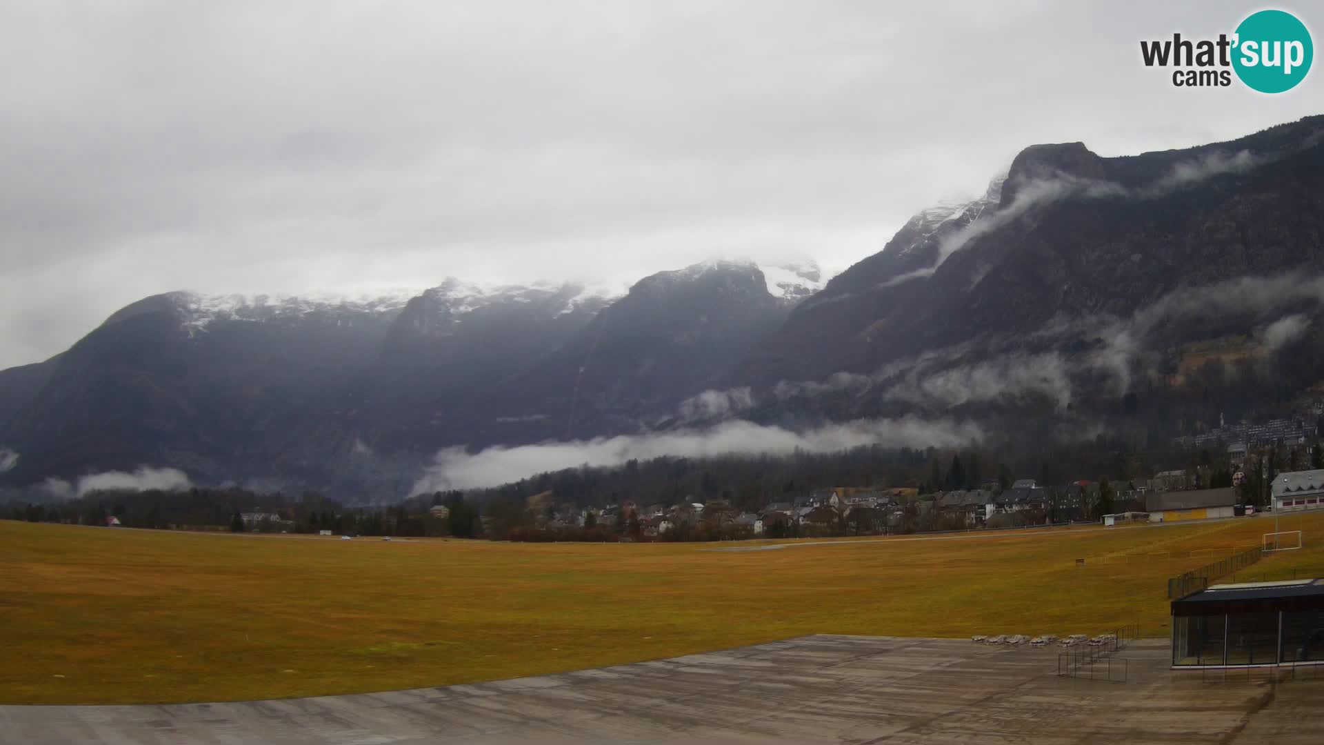 Cámara web en vivo Aeropuerto de Bovec – Vista a Kanin