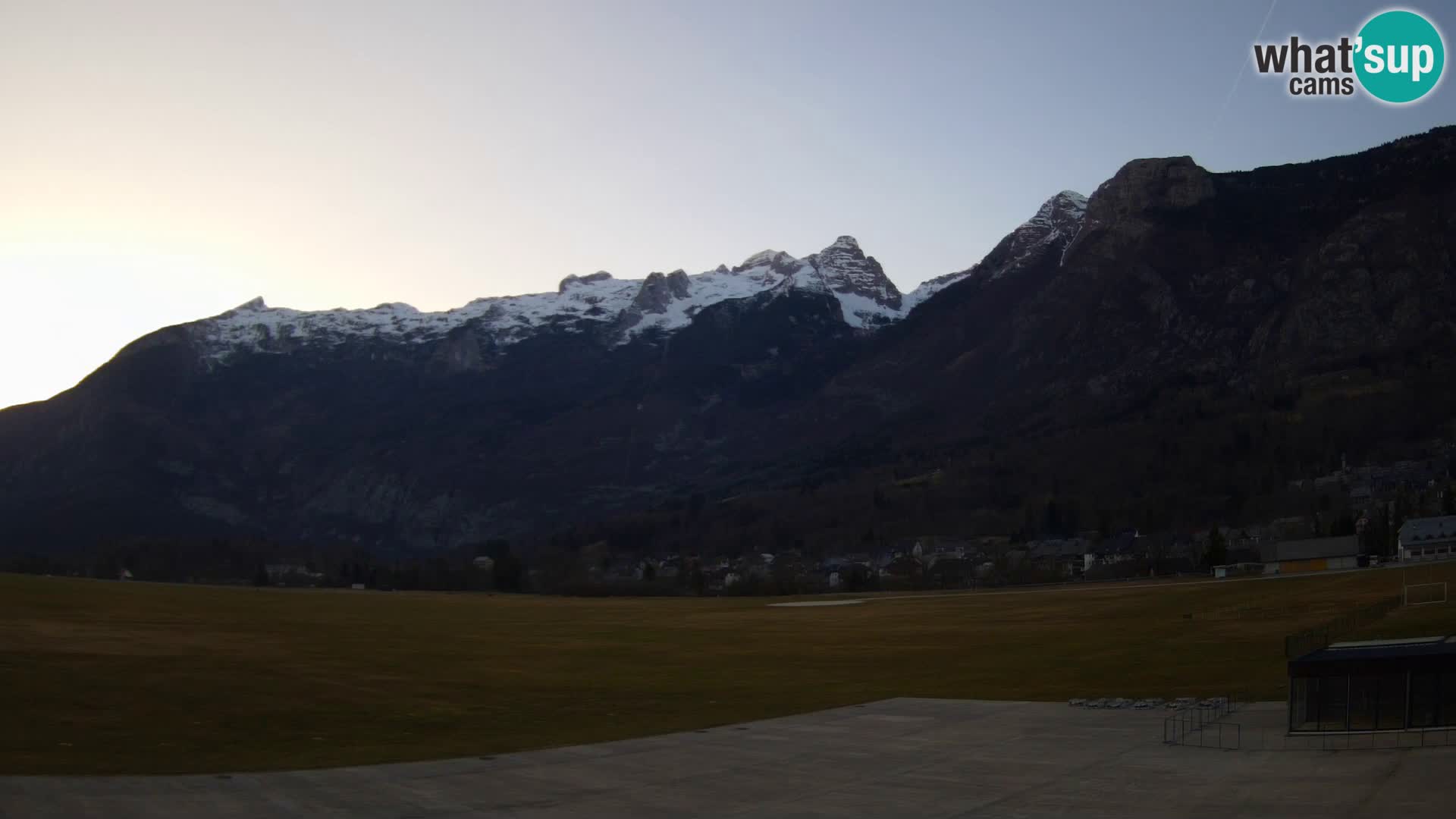 Live webcam Bovec airport – View to Kanin