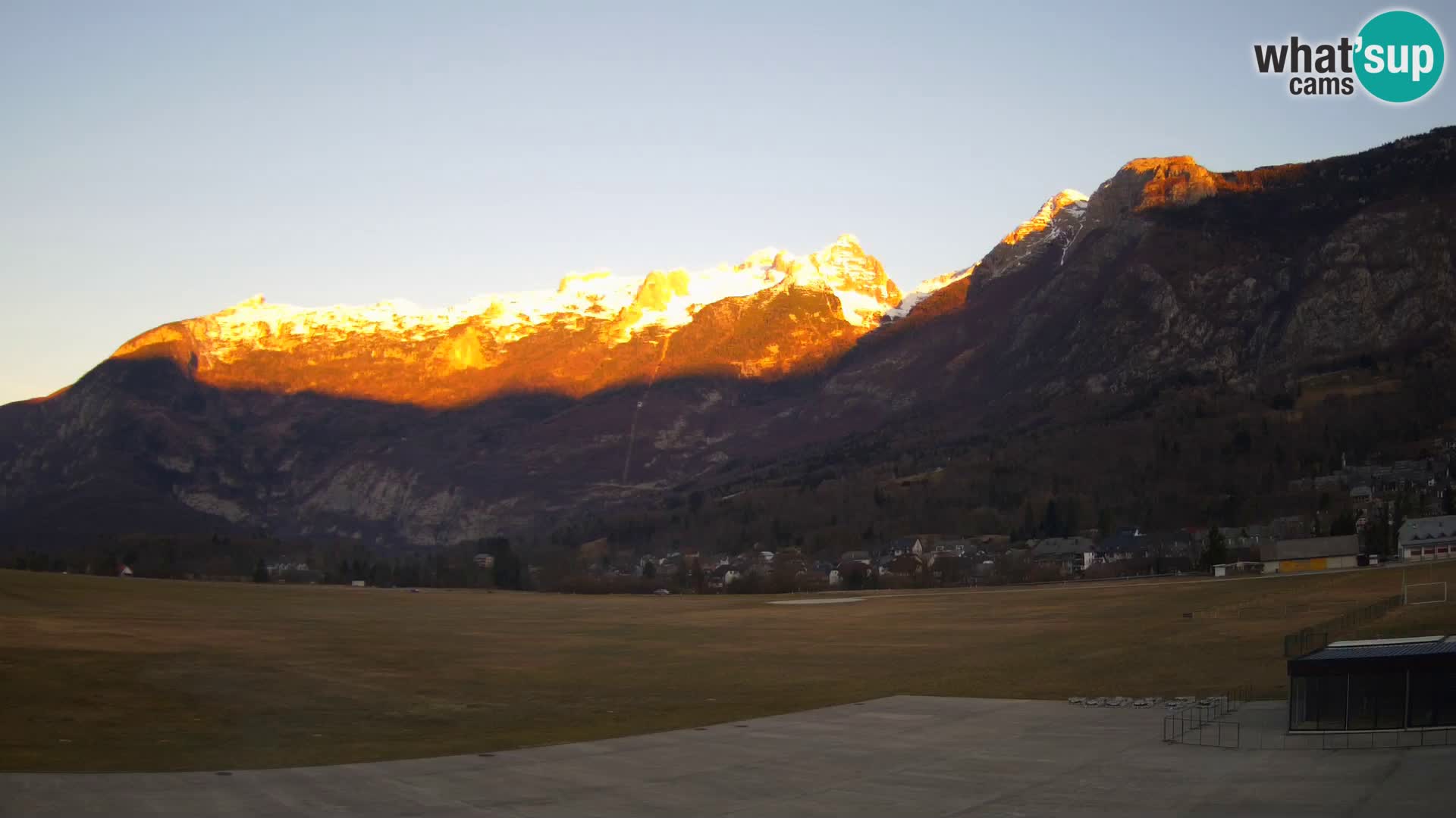 Spletna kamera letališče Bovec – pogled proti Kaninu