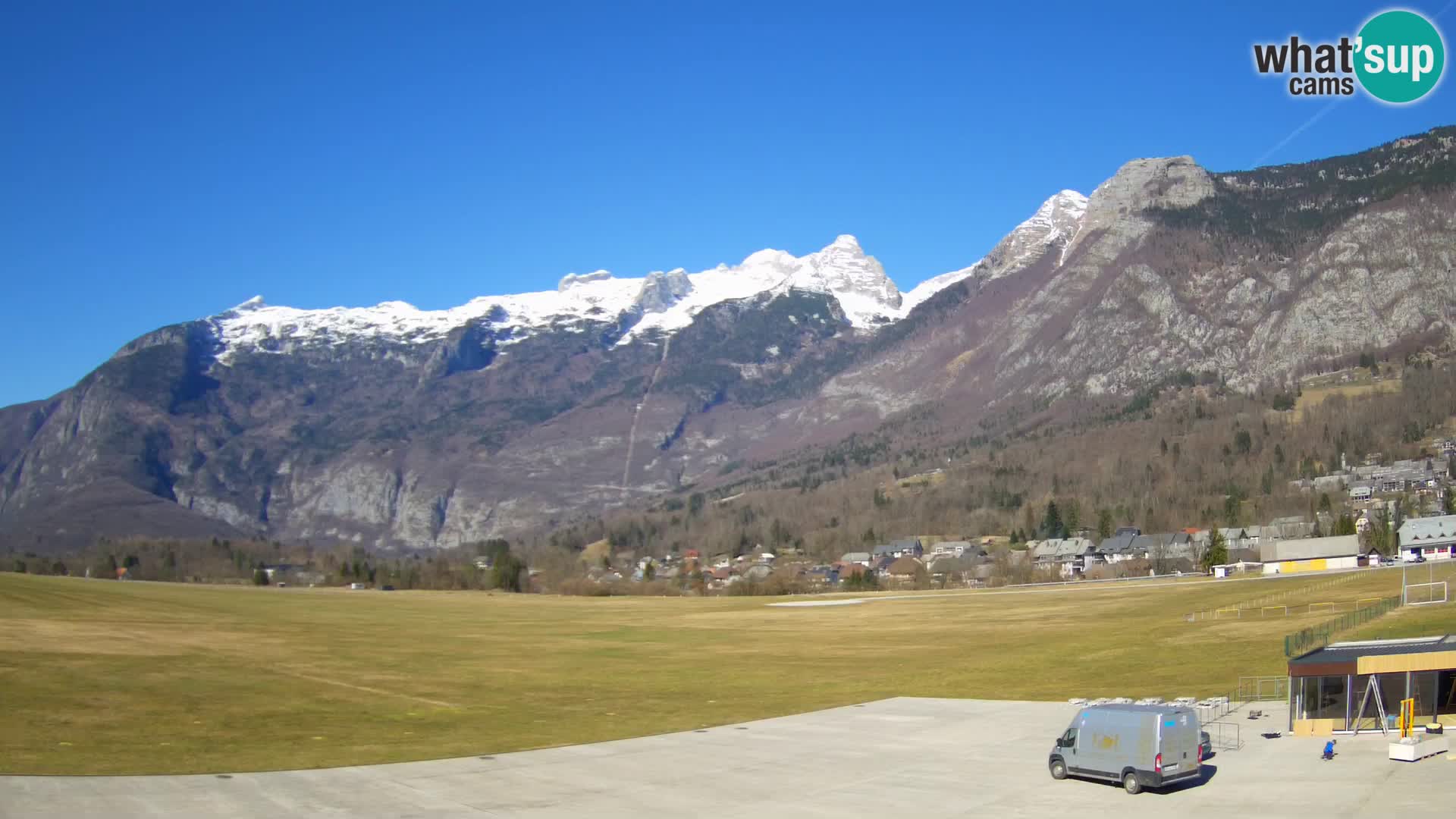 Spletna kamera letališče Bovec – pogled proti Kaninu