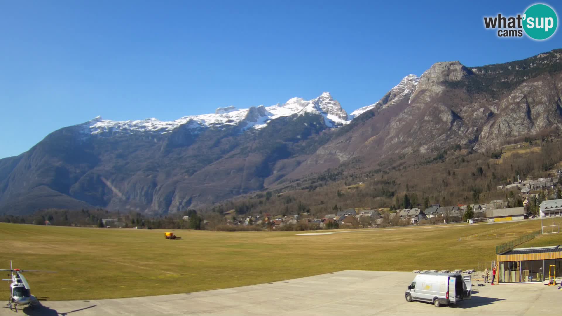 Spletna kamera letališče Bovec – pogled proti Kaninu