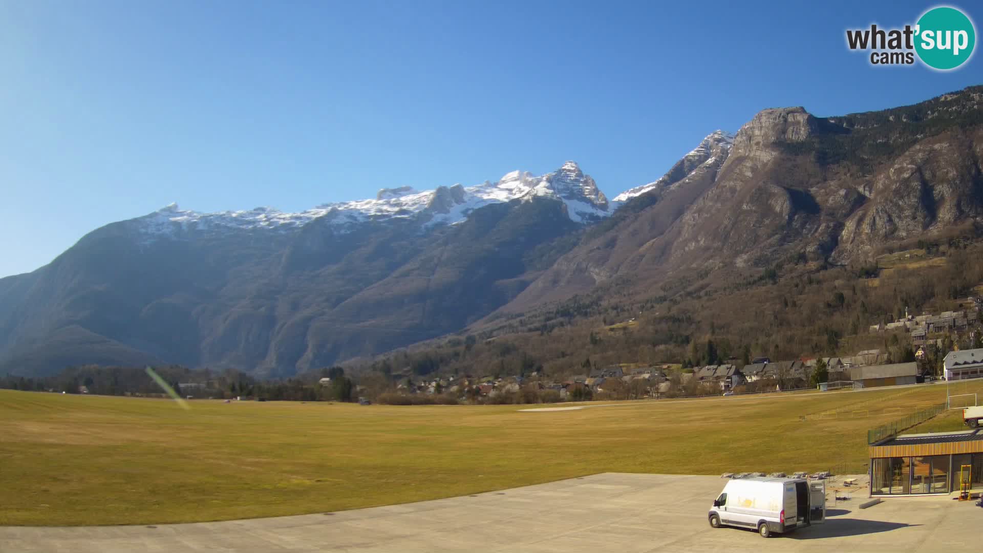 Live webcam Bovec airport – View to Kanin