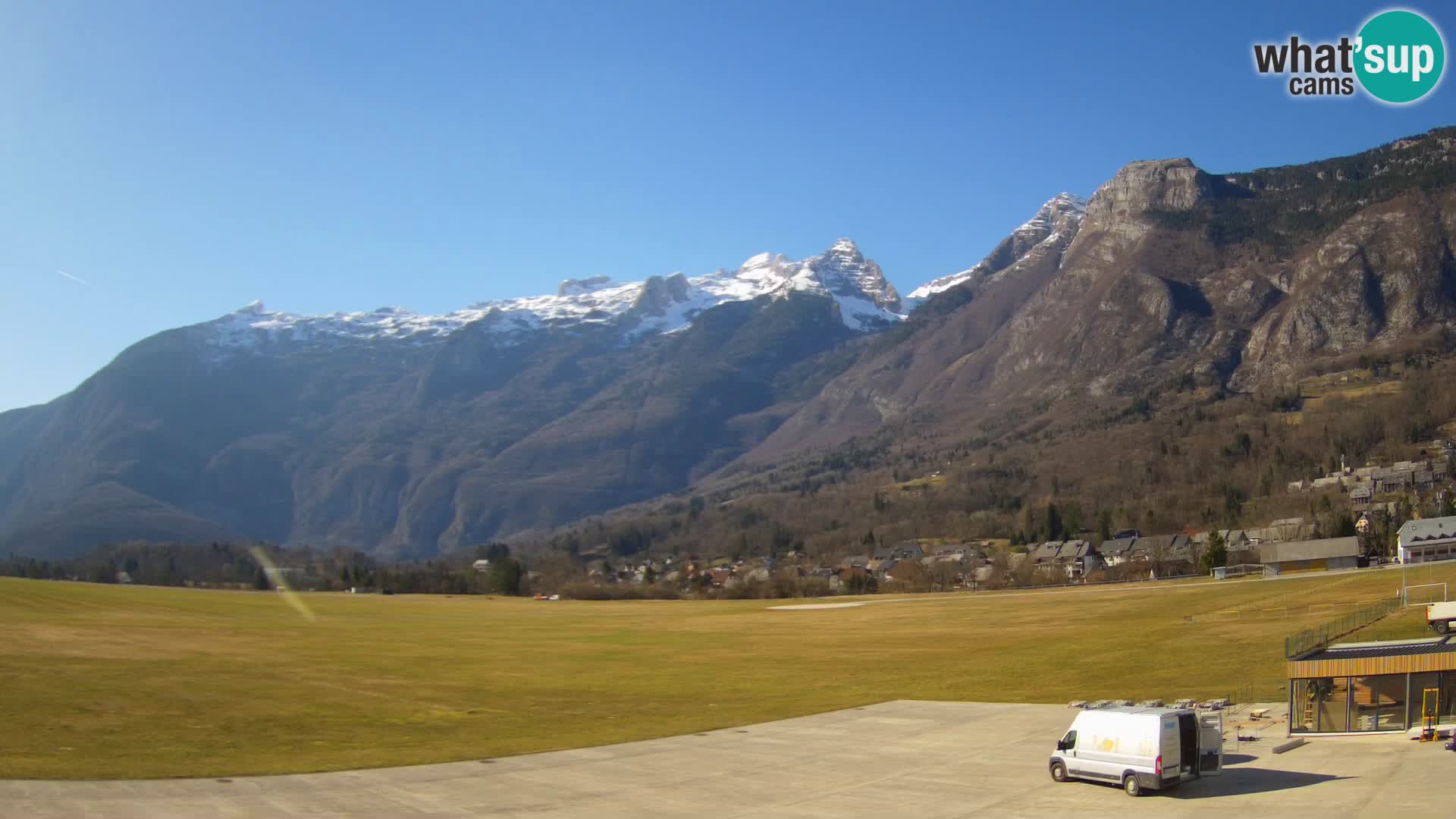 Live webcam Bovec airport – View to Kanin