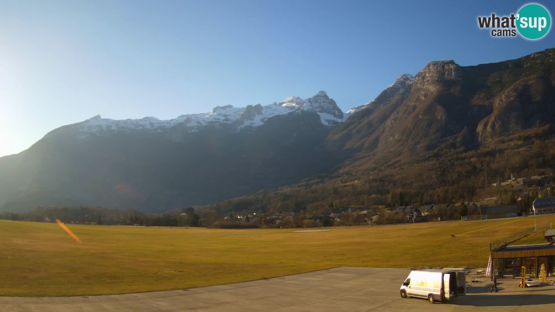 Live webcam Bovec airport – View to Kanin